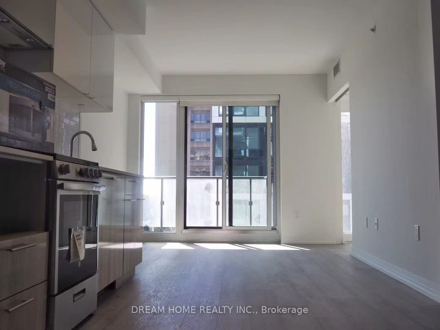 251 Jarvis Street 1420 Property Photo 6