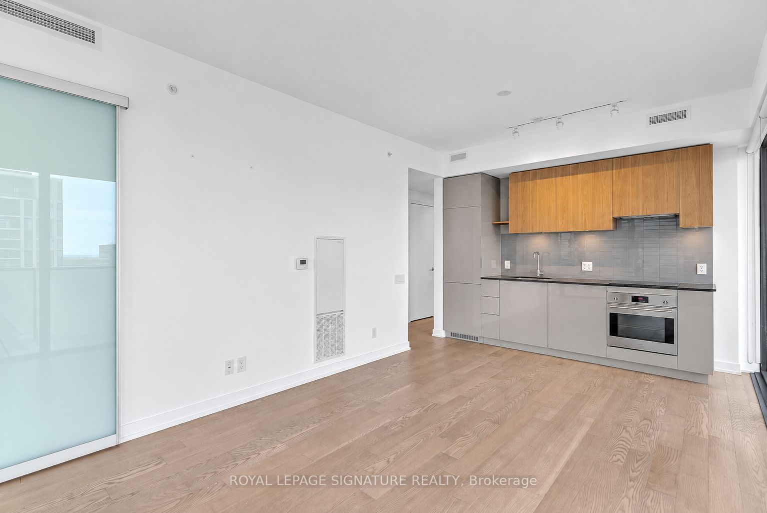 161 Roehampton Avenue 3604 Property Photo 9