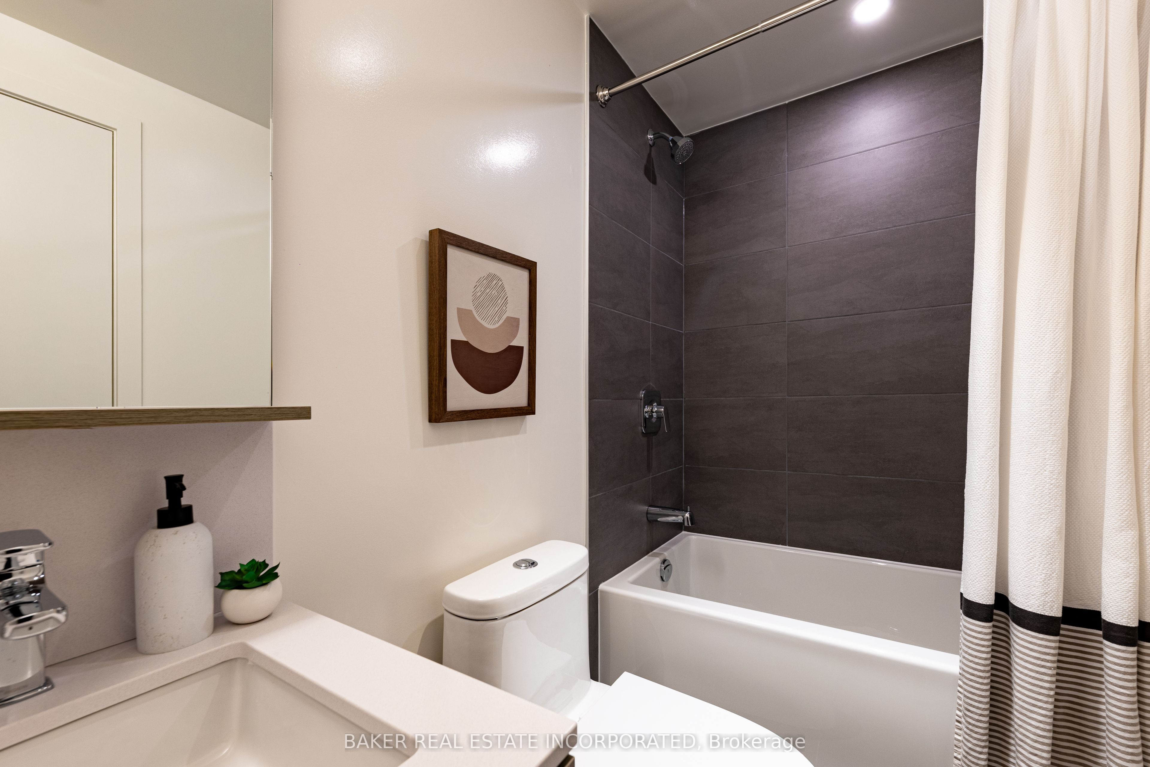 223 Redpath Avenue 1112 Property Photo 5