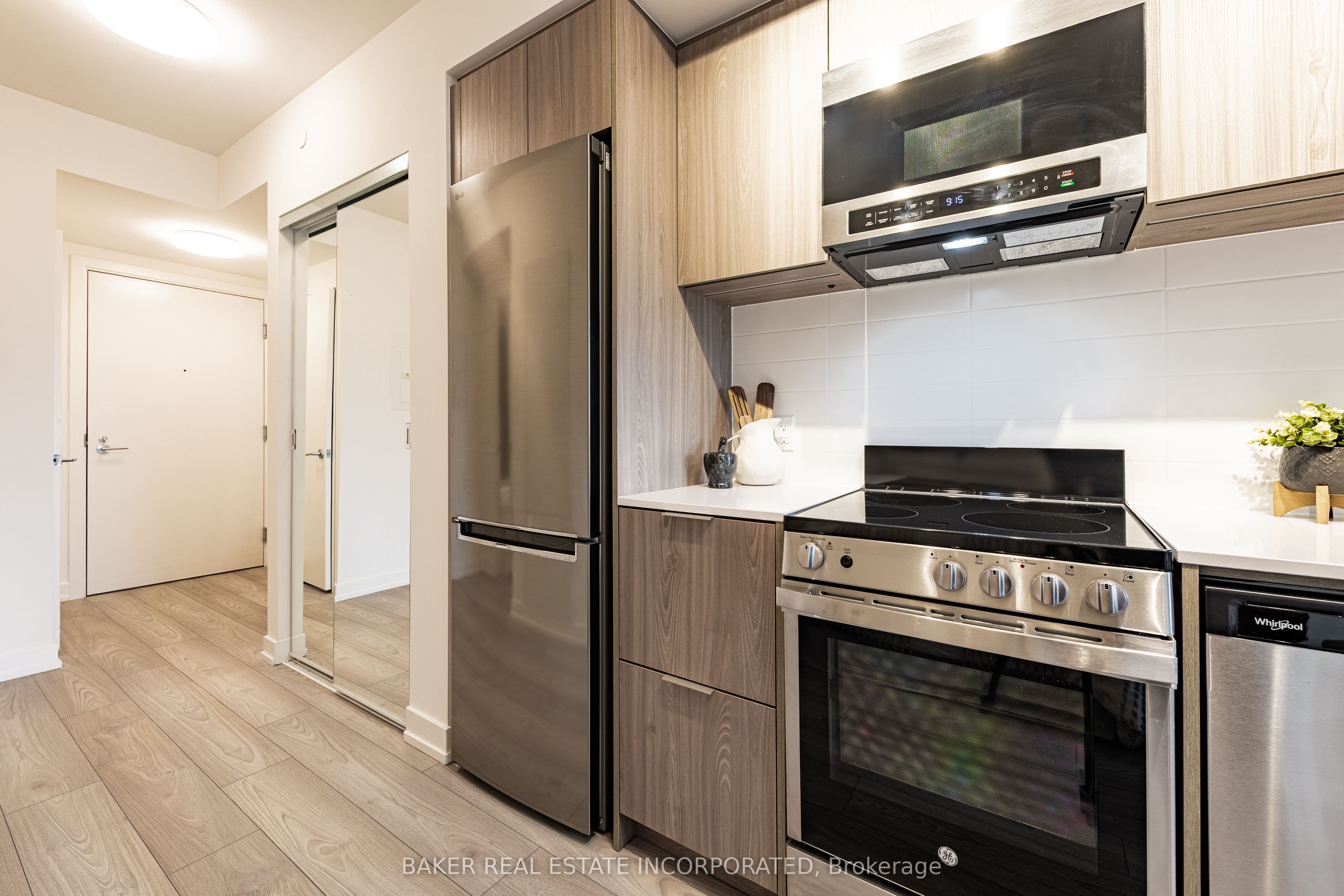 223 Redpath Avenue 1112 Property Photo 9