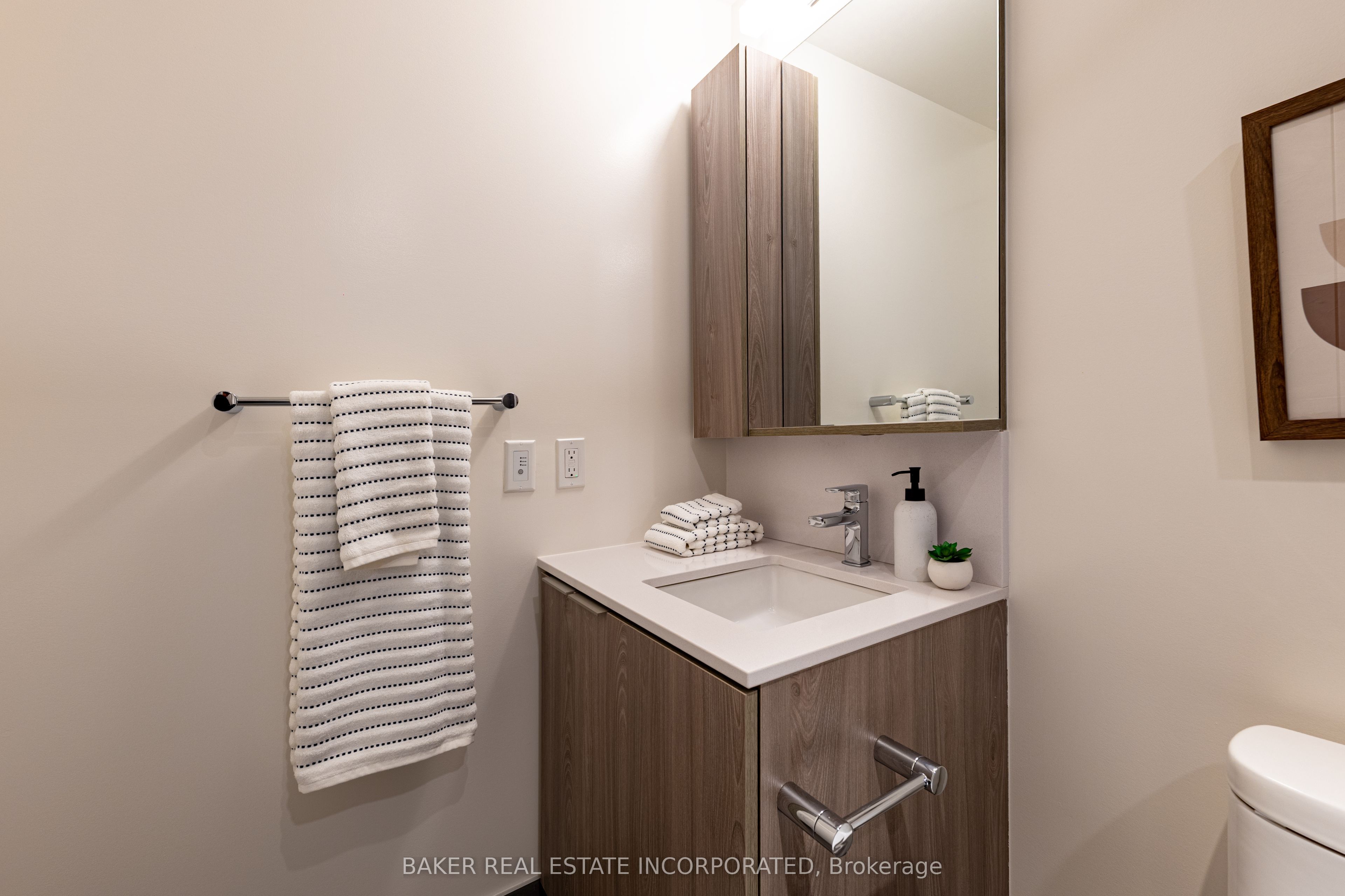 223 Redpath Avenue 1112 Property Photo 24