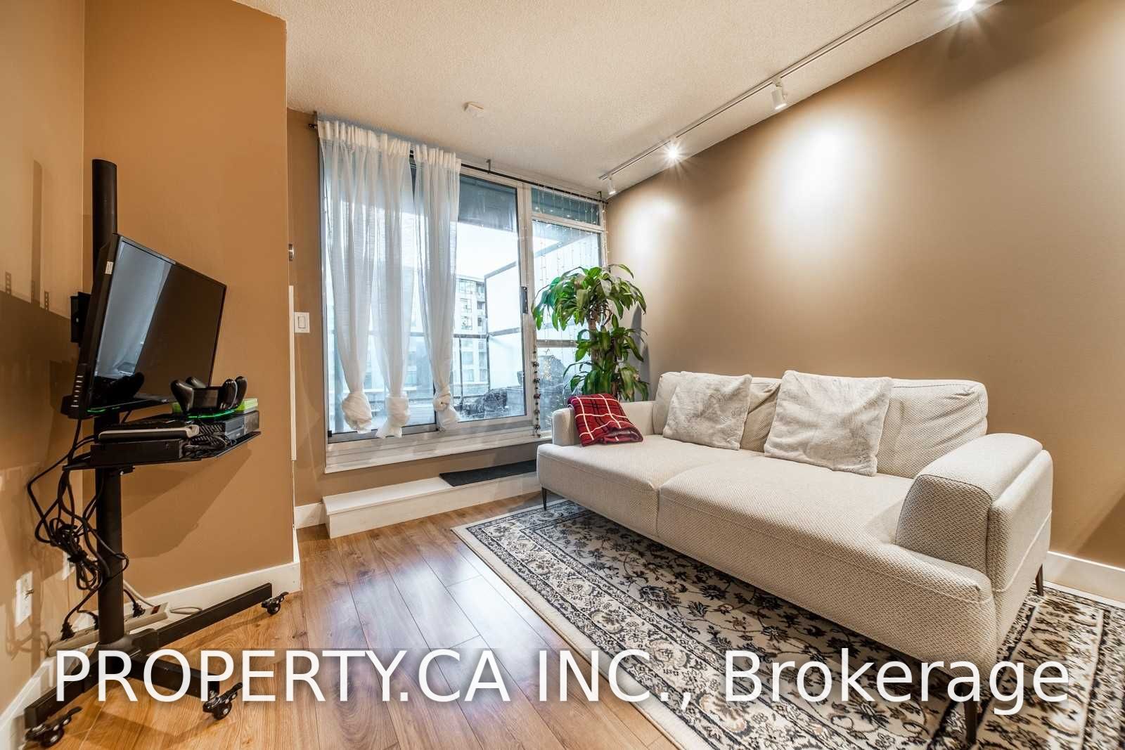 219 Fort York Boulevard 318 Property Photo 8