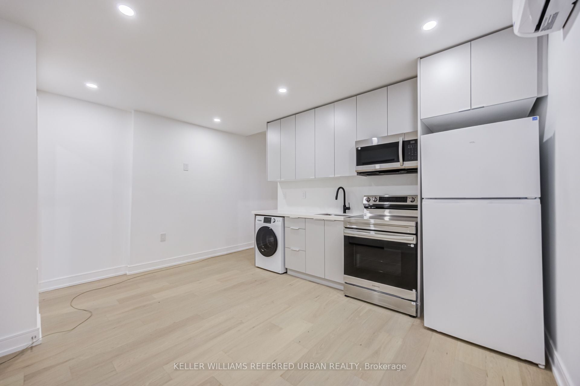 3455 Yonge Street Property Photo 4