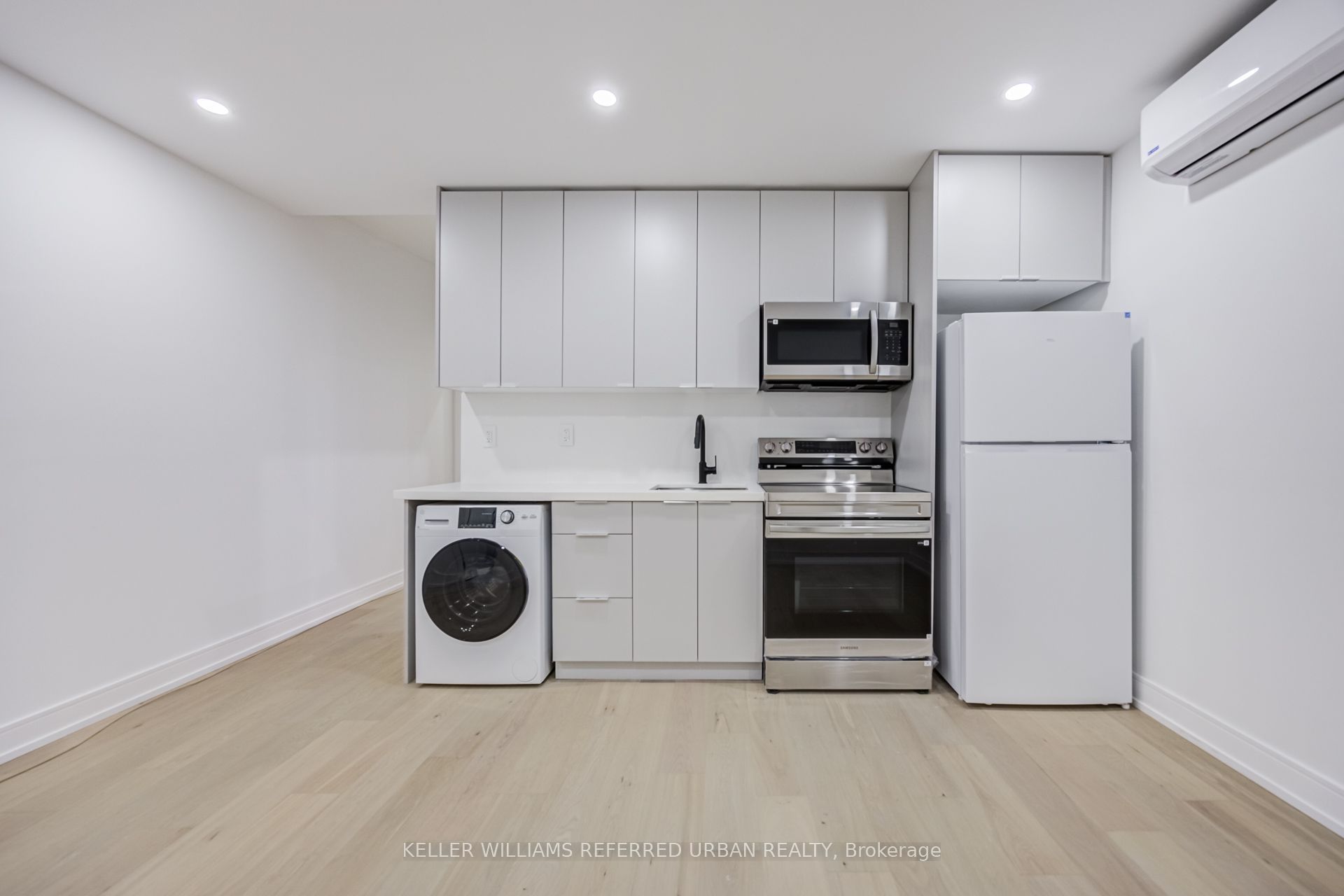 3455 Yonge Street Property Photo 5