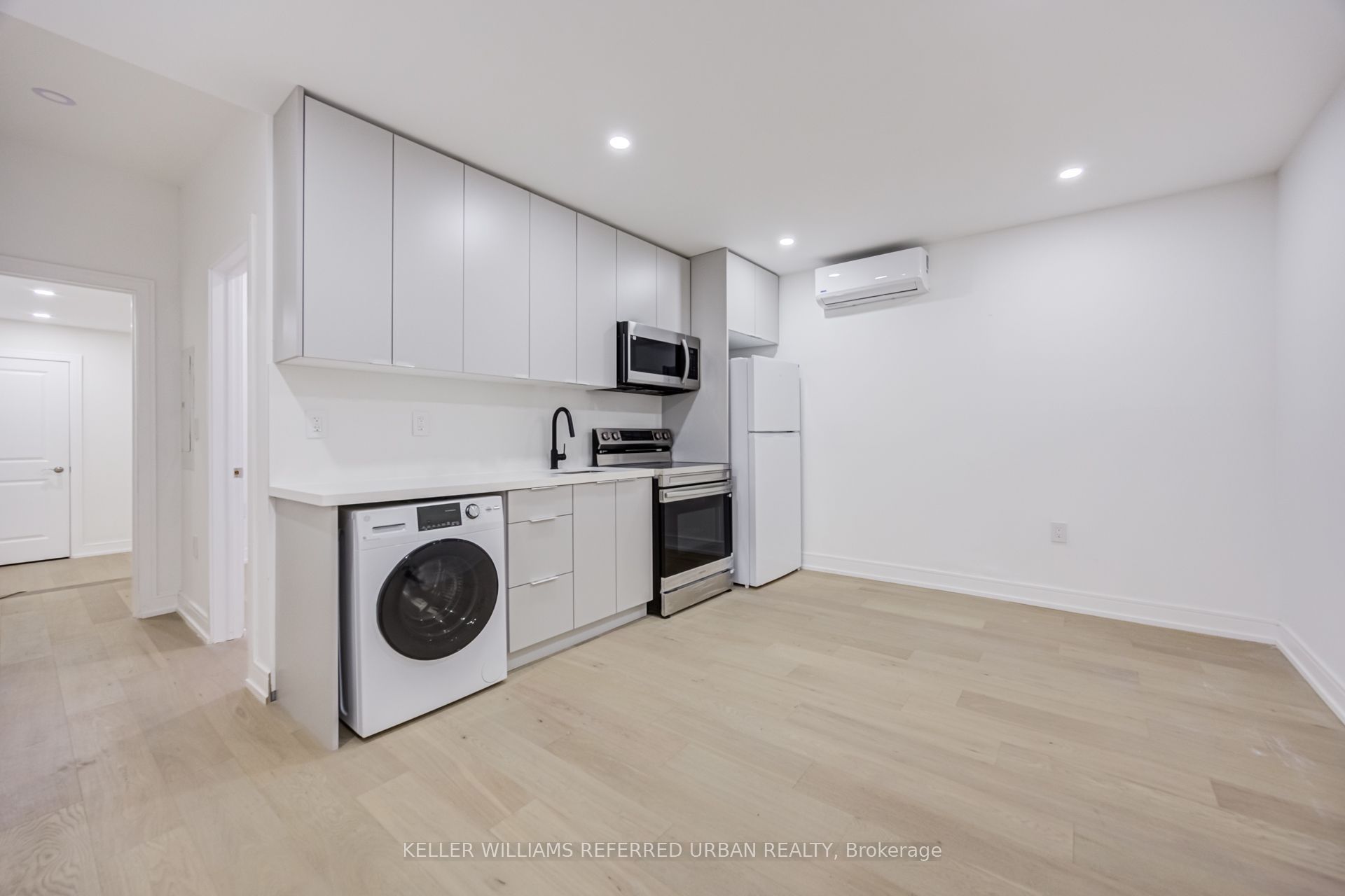 3455 Yonge Street Property Photo 6