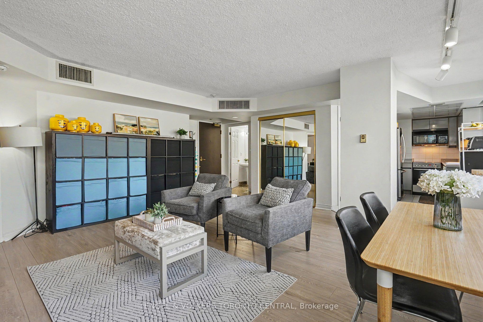 7 Broadway Avenue 601 Property Photo 5