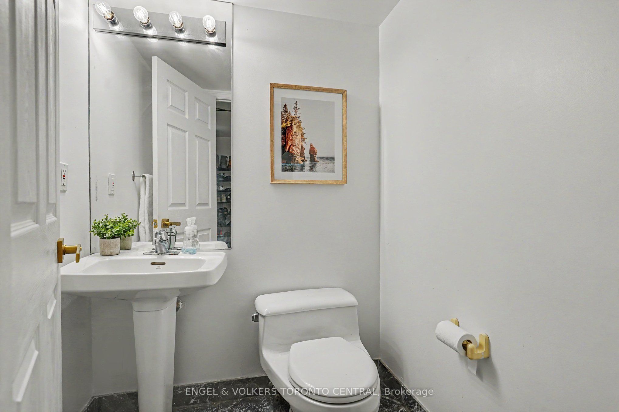 7 Broadway Avenue 601 Property Photo 6