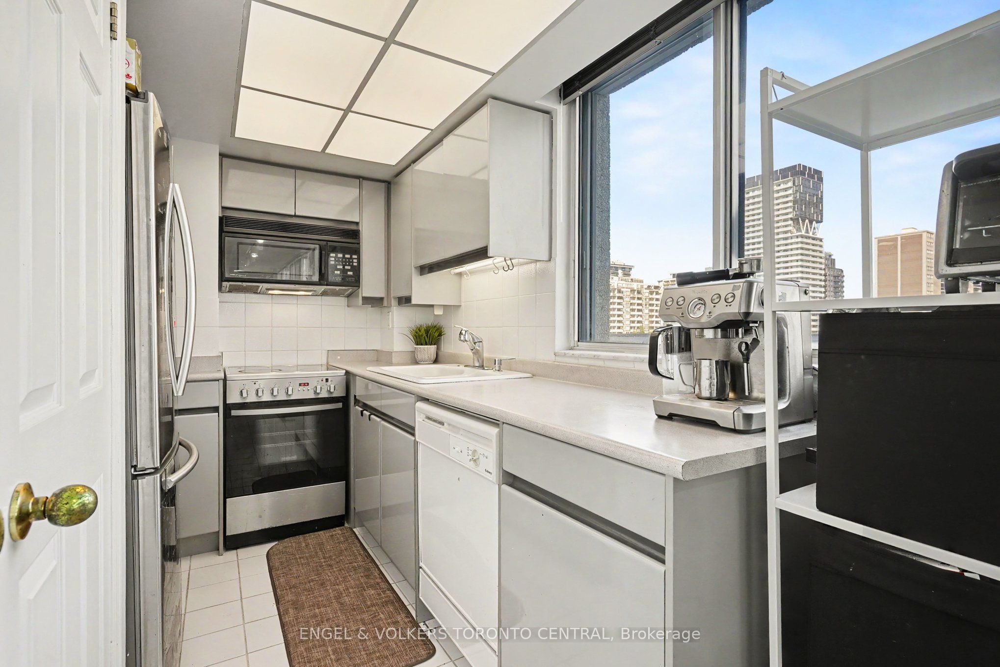 7 Broadway Avenue 601 Property Photo 9