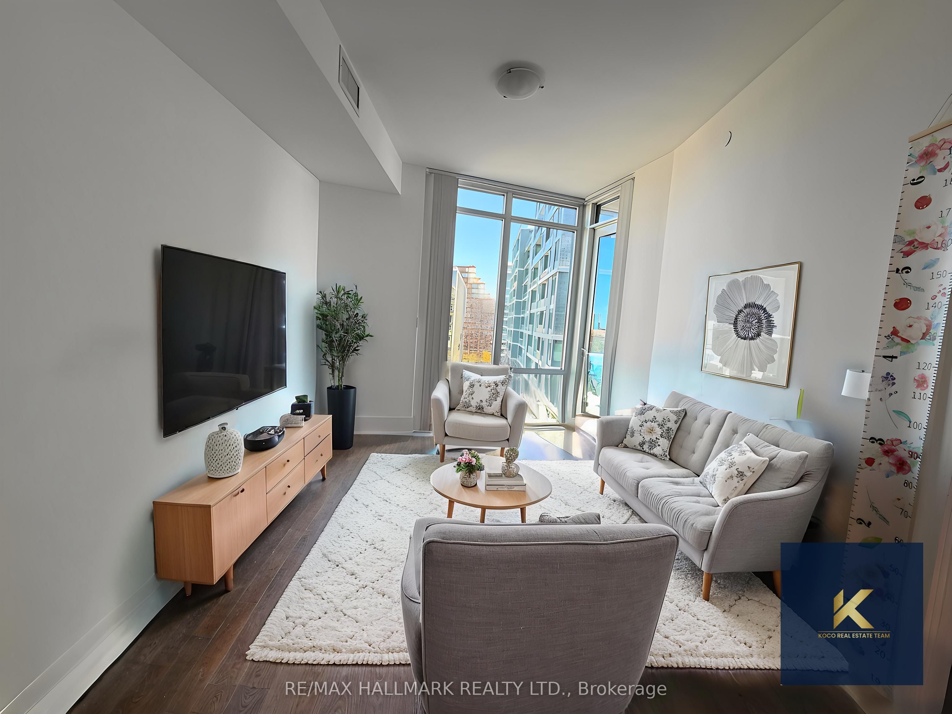 15 Merchants' Wharf 807 Property Photo 2
