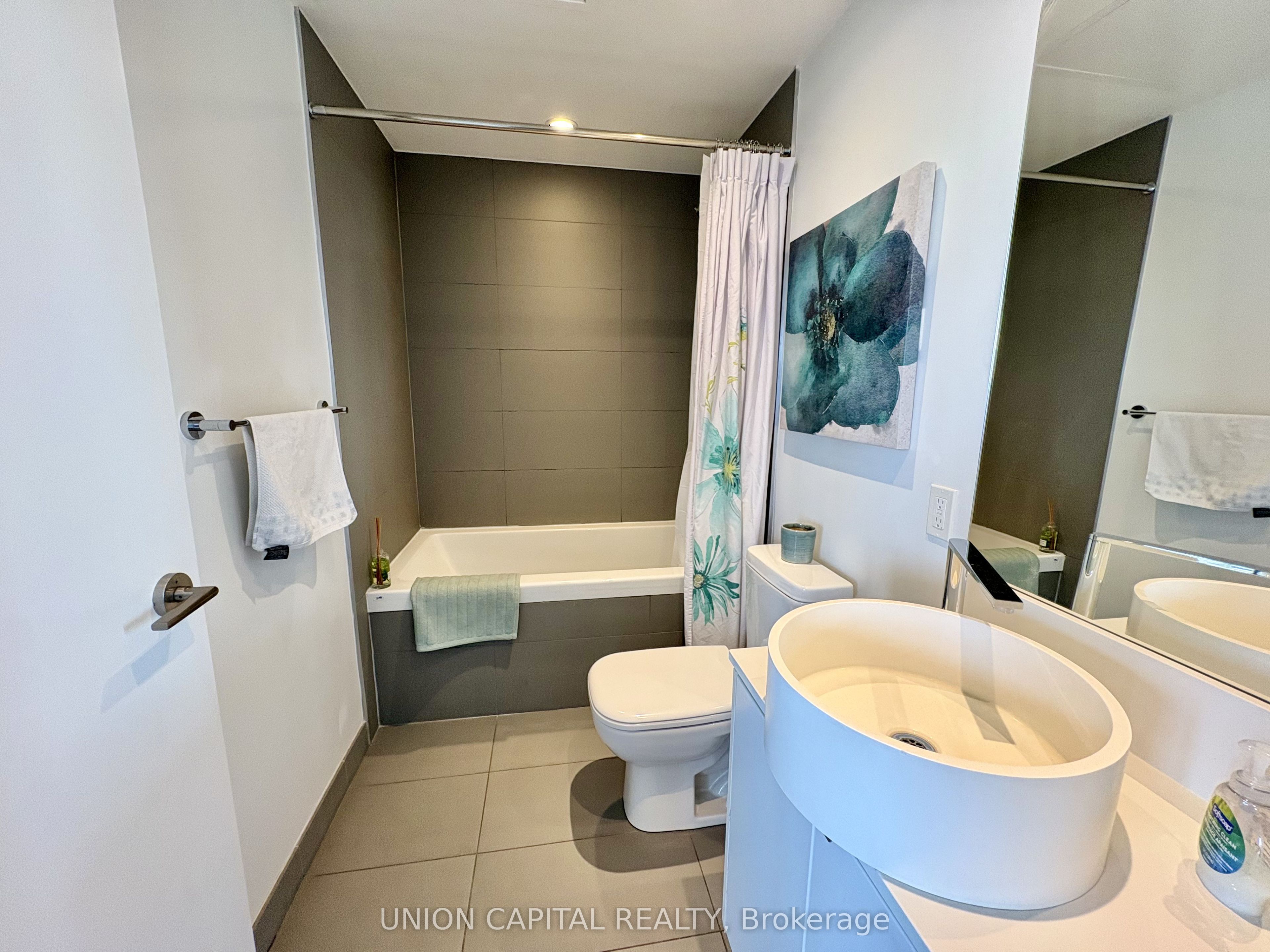 60 Colborne Street 1404 Property Photo 8