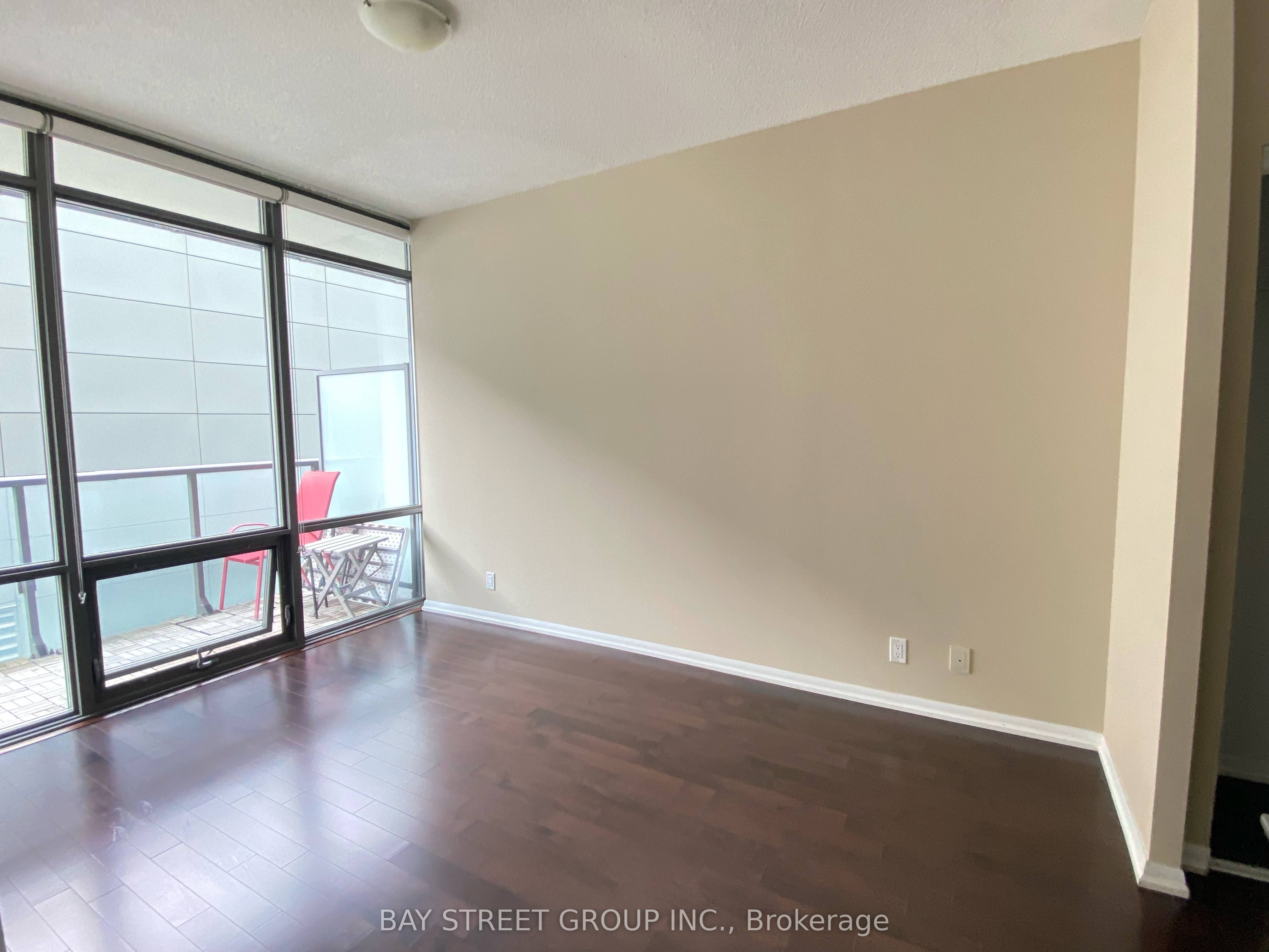 832 Bay Street 1410 Property Photo 10