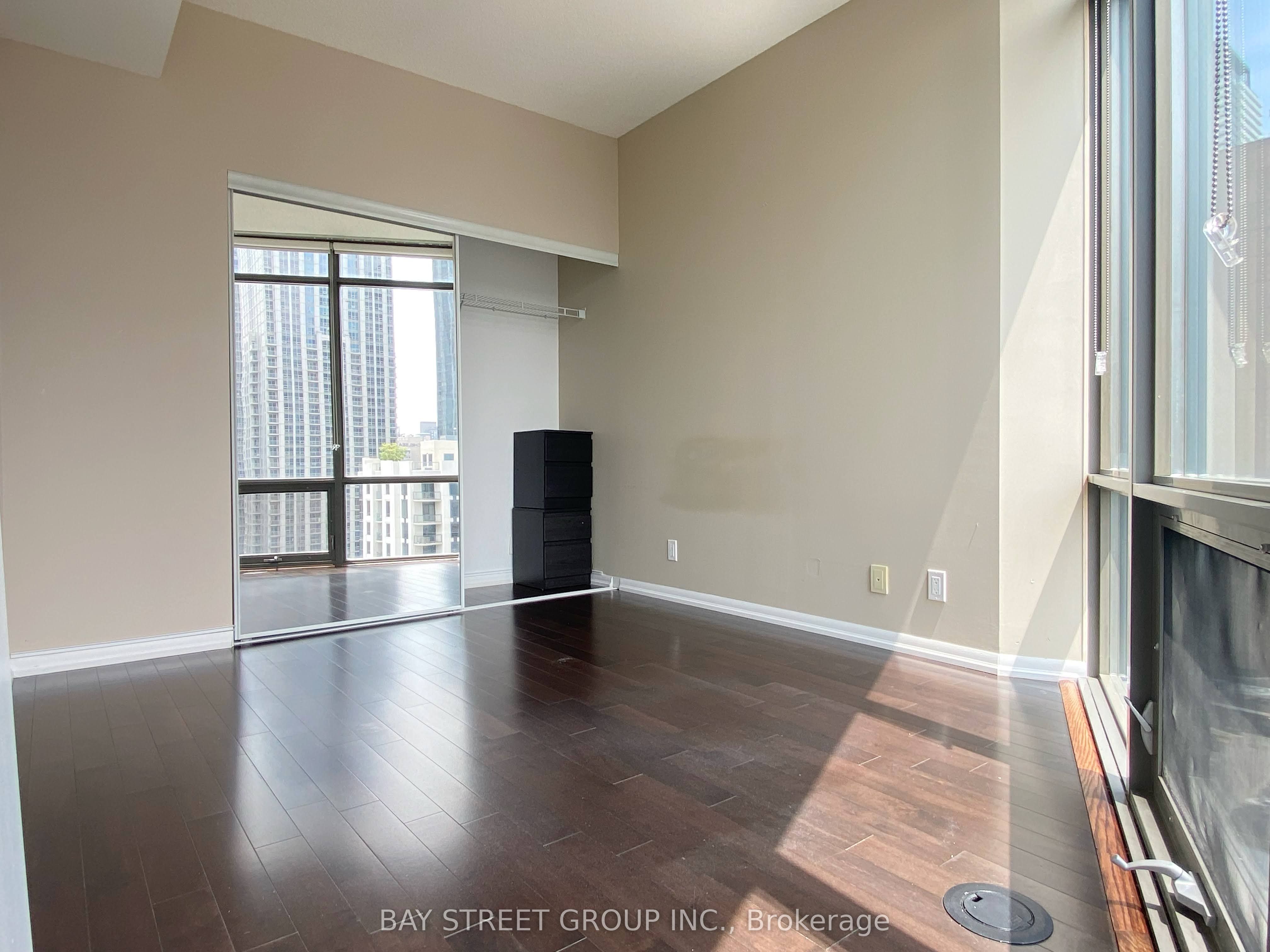 832 Bay Street 1410 Property Photo 12
