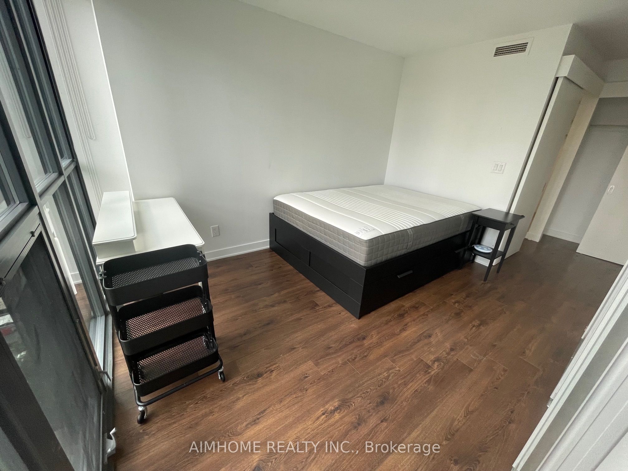 110 Charles Street E 803 Property Photo 14
