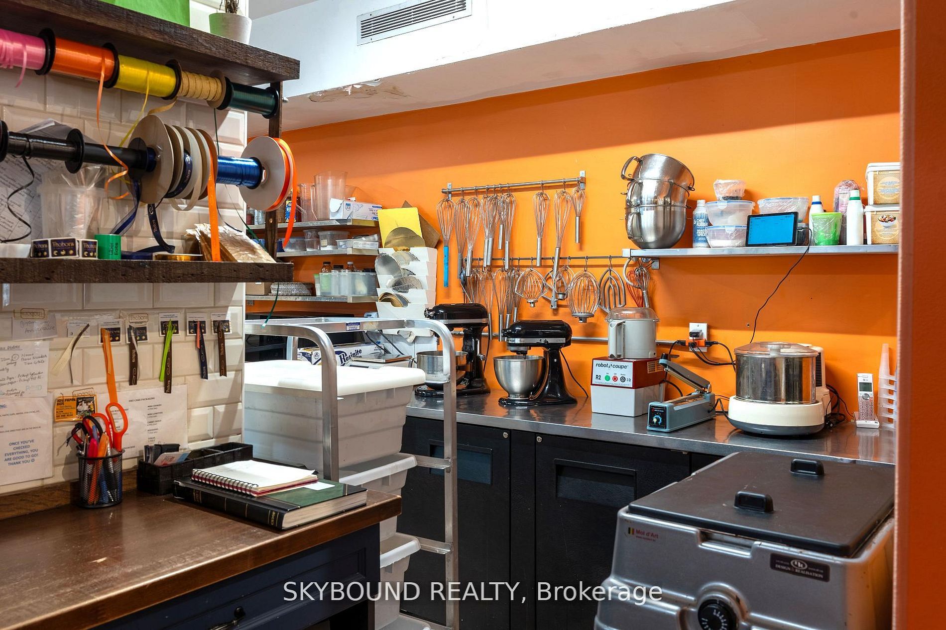 1116 Eglinton Avenue W Retail Unit Property Photo 6