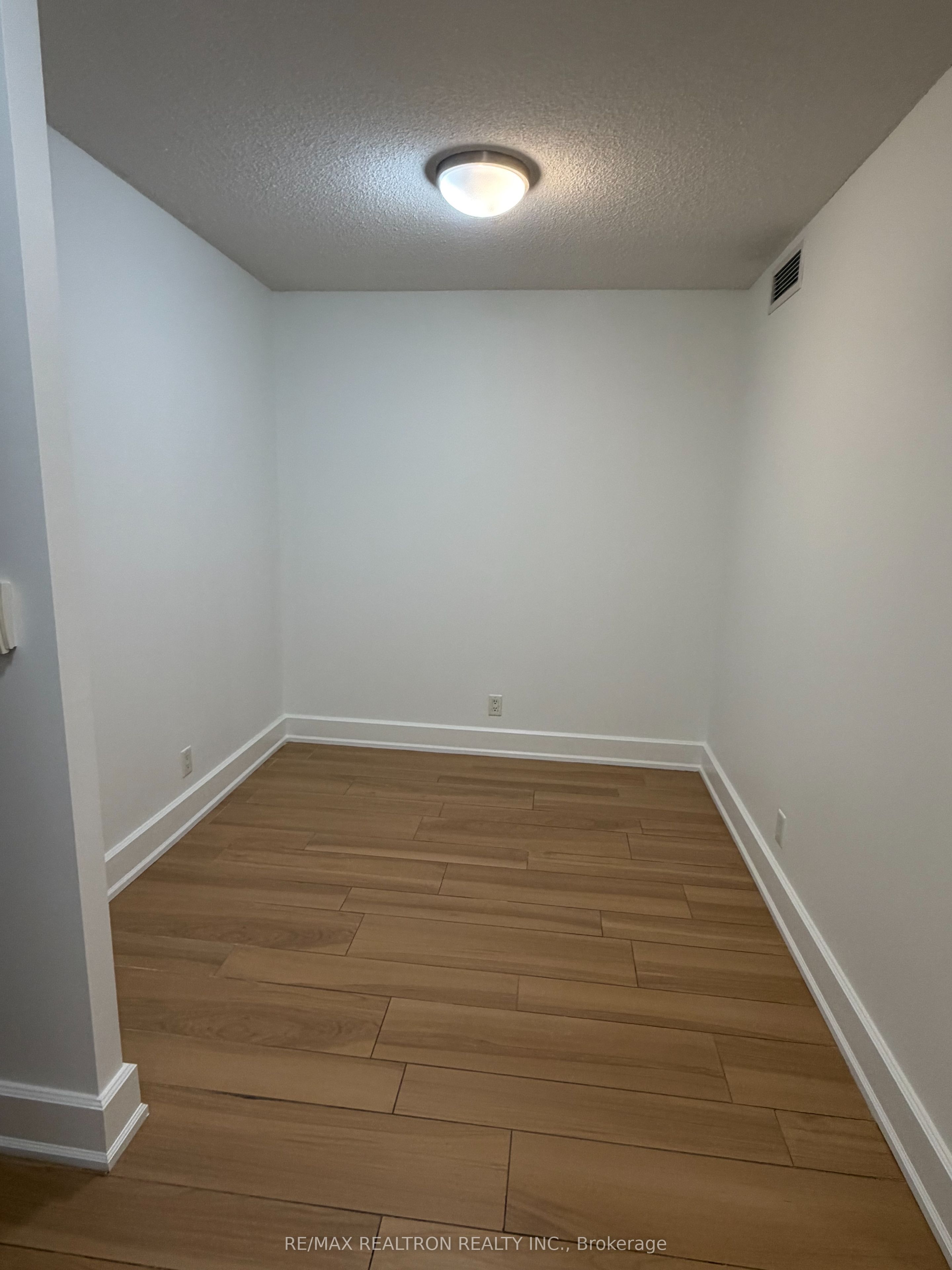 676 Sheppard Avenue E 311 Property Photo 10