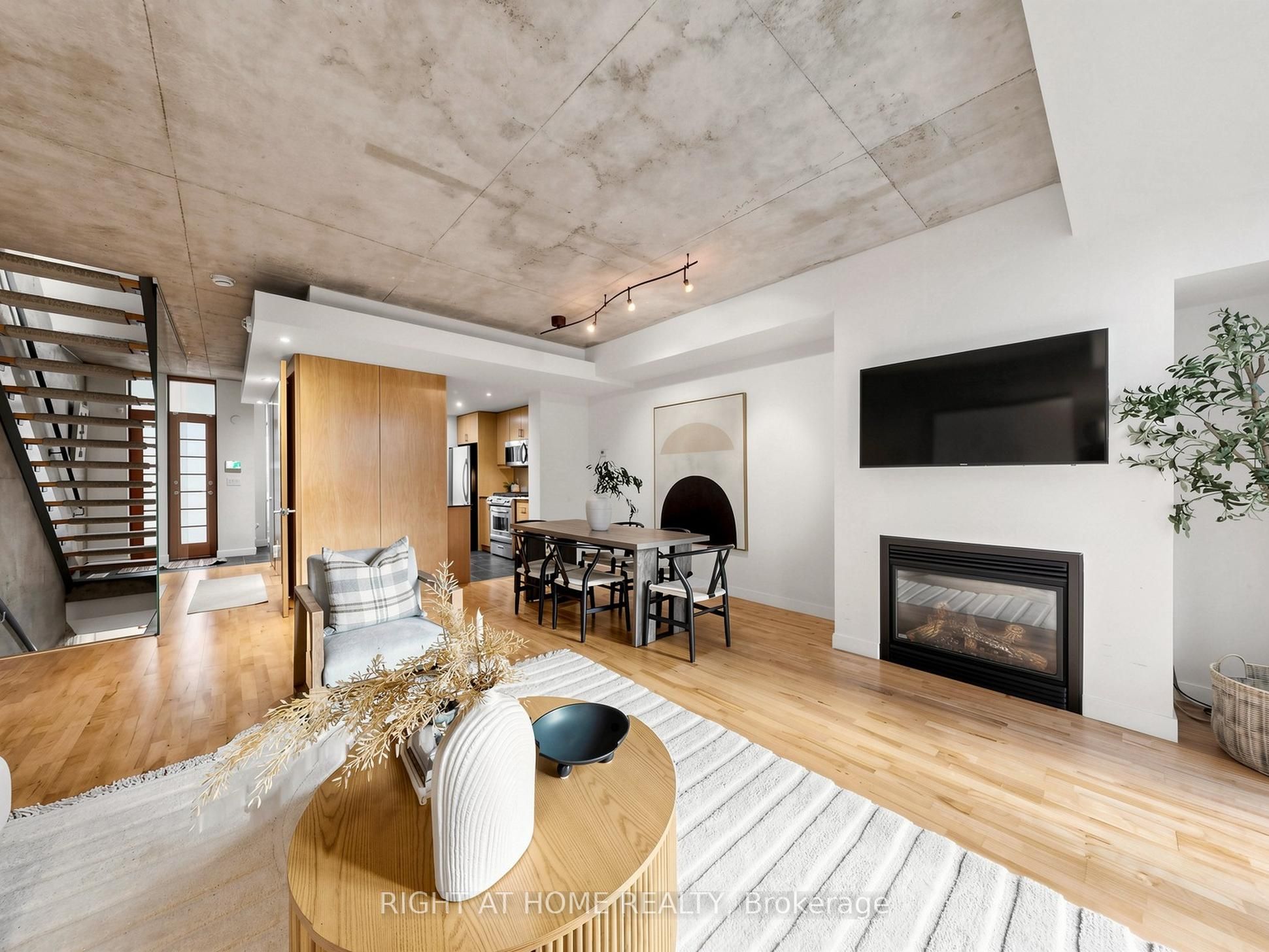 295 Mutual Street 4 Property Photo 6
