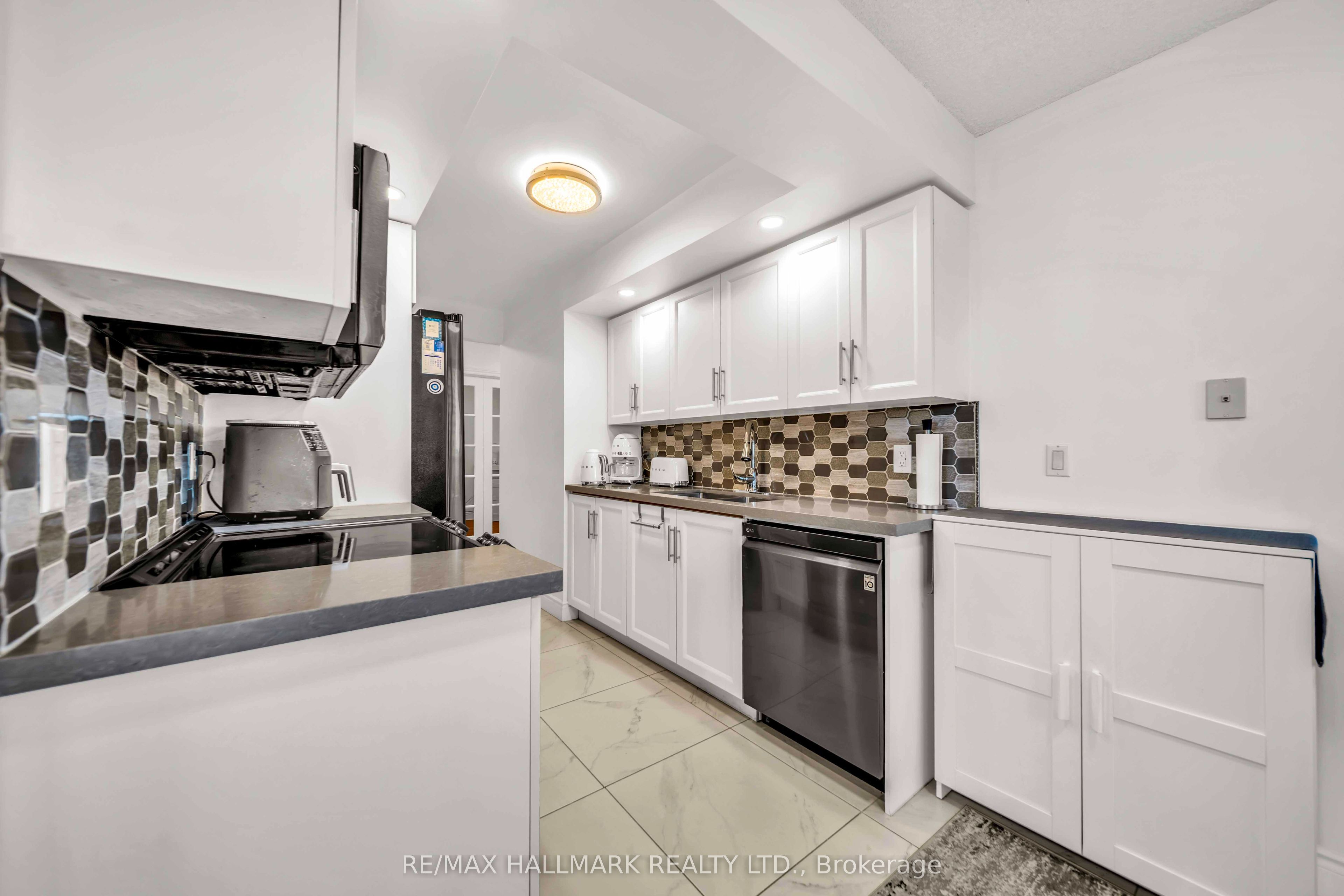 10 Northtown Way 1812 Property Photo 11