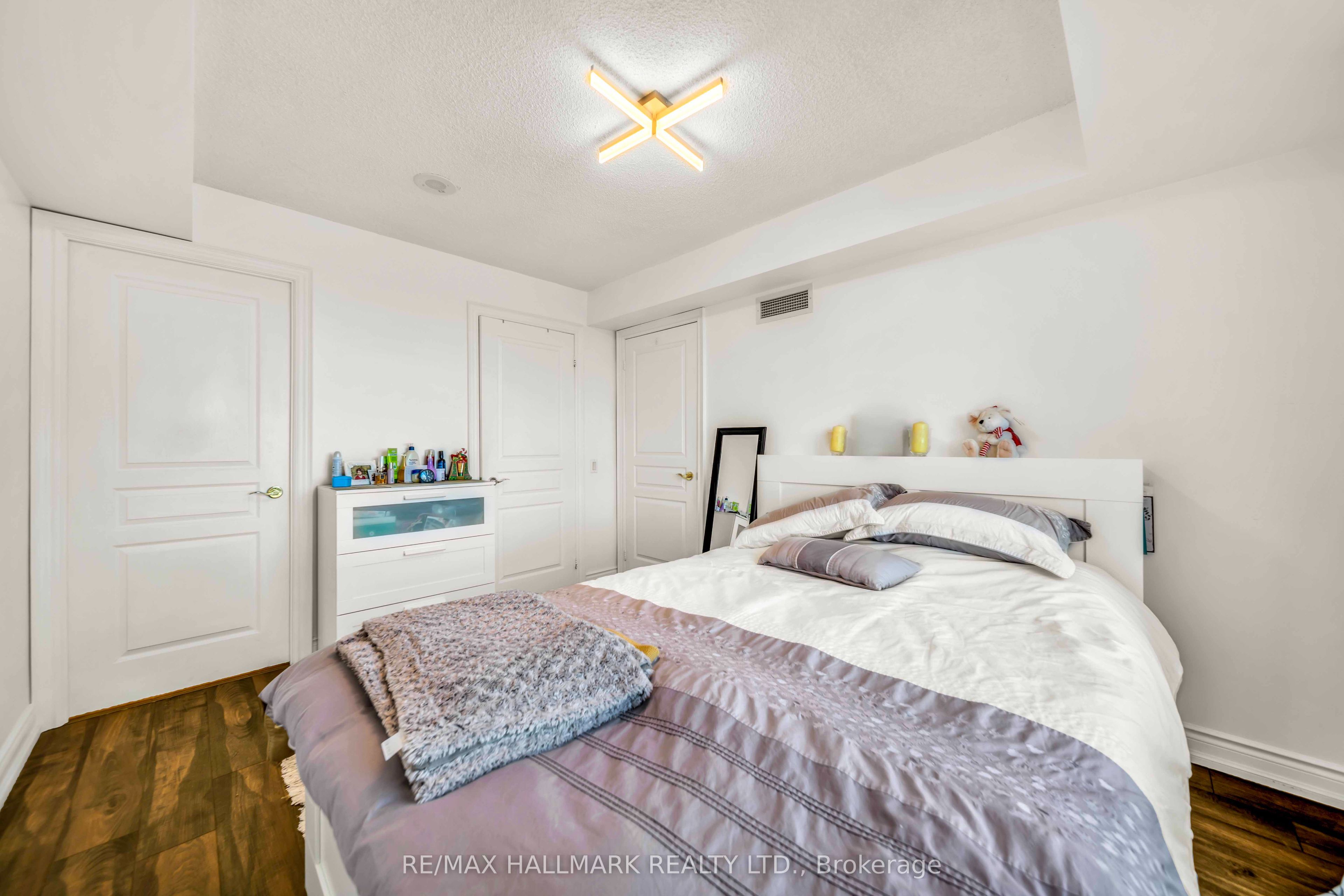 10 Northtown Way 1812 Property Photo 18