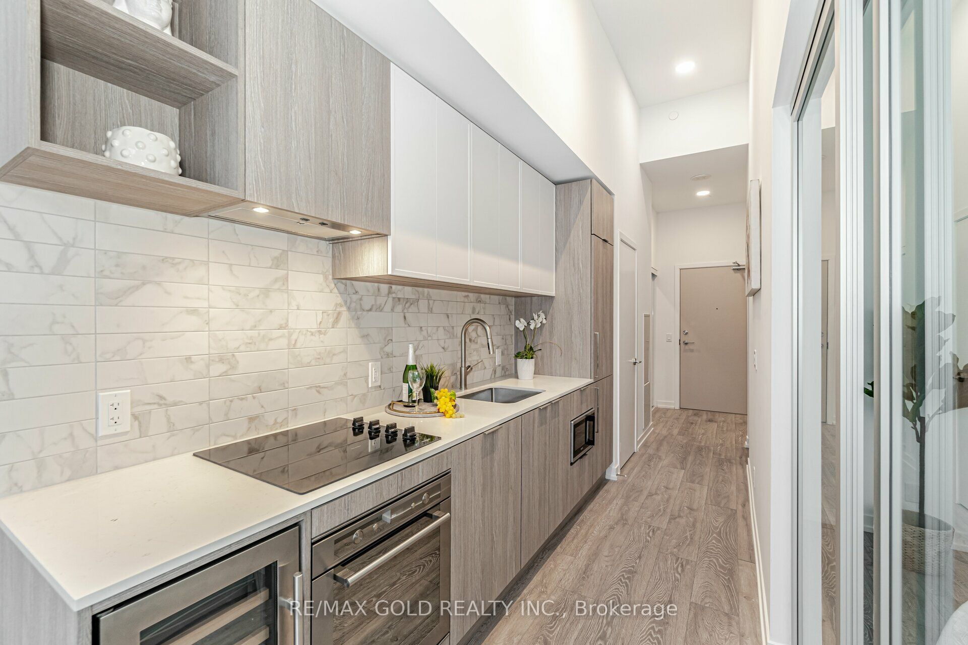 2020 Bathurst Street 216 Property Photo 8