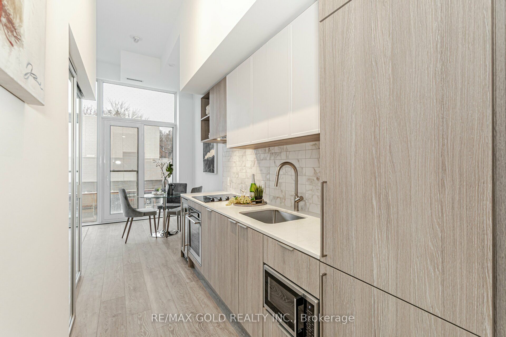2020 Bathurst Street 216 Property Photo 9