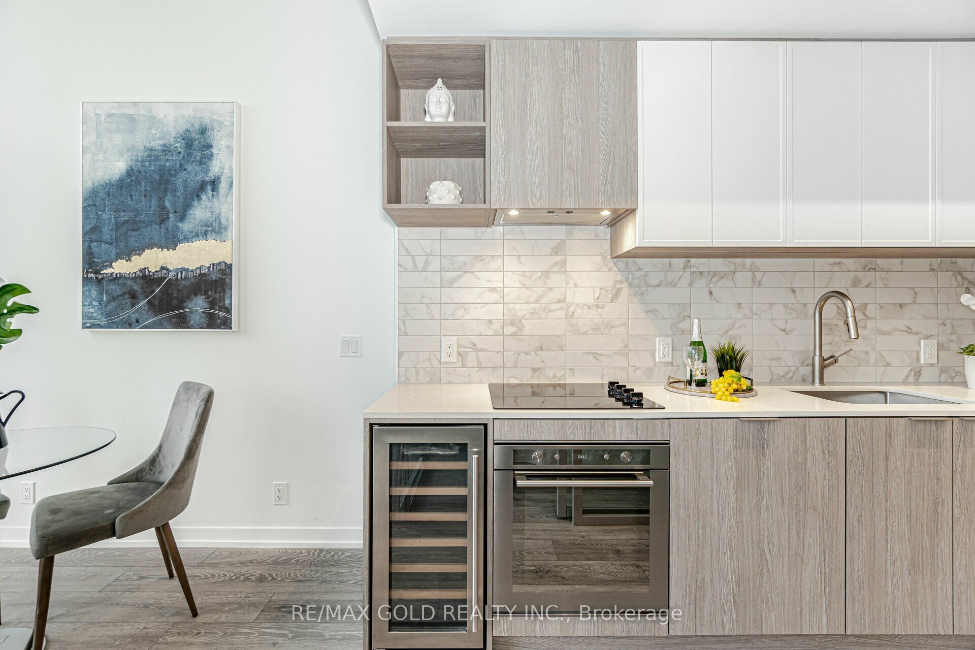 2020 Bathurst Street 216 Property Photo 10