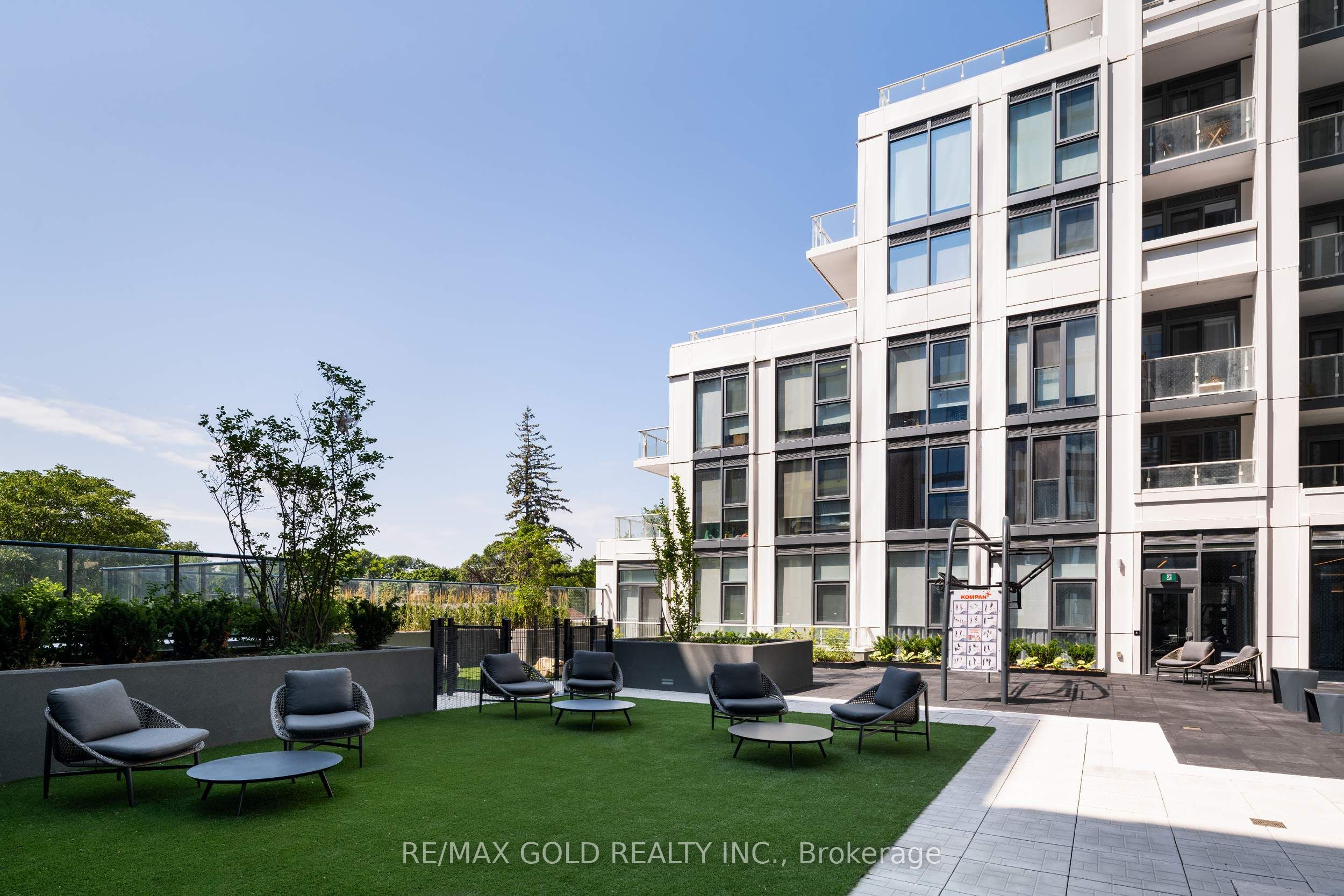 2020 Bathurst Street 216 Property Photo 43
