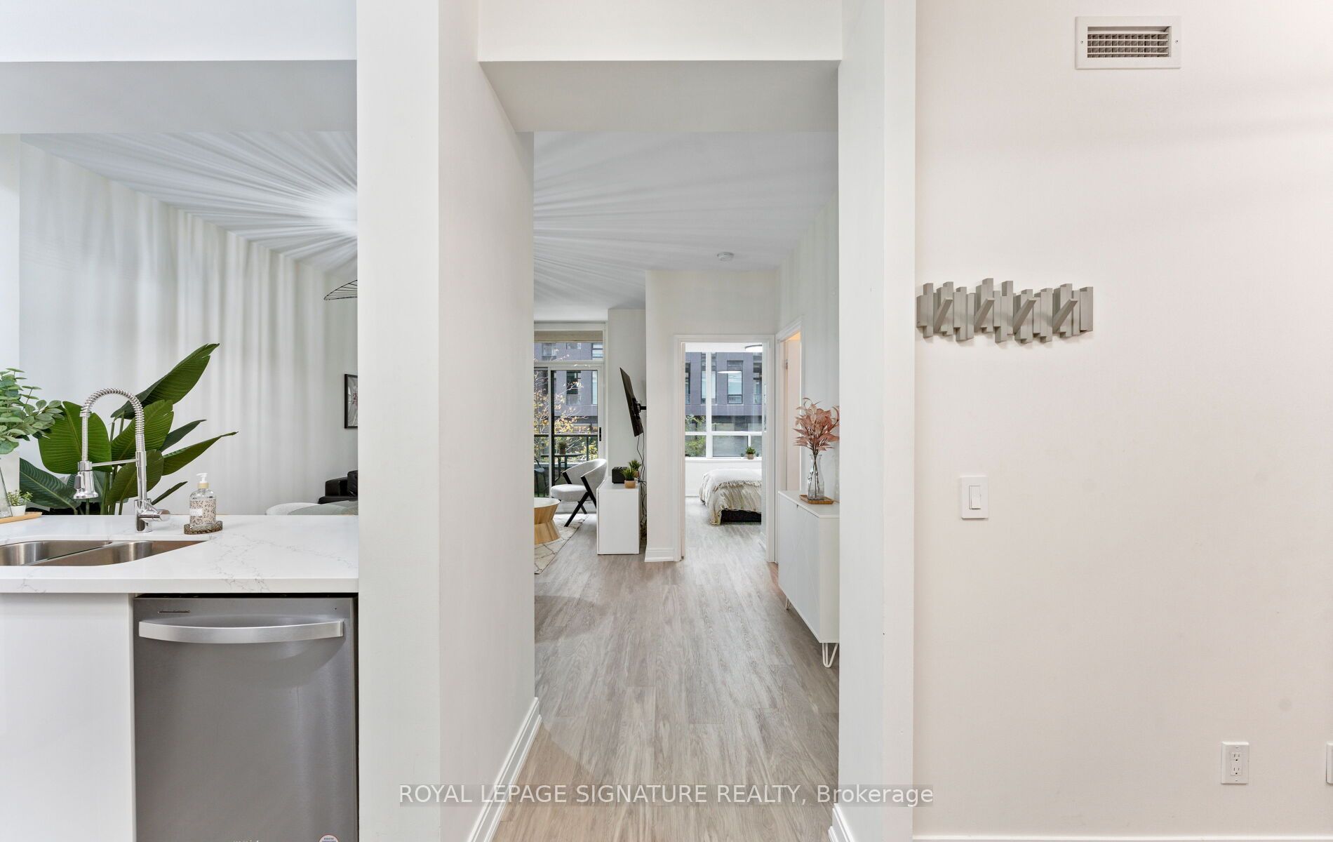 88 Broadway Avenue 206 Property Photo 2