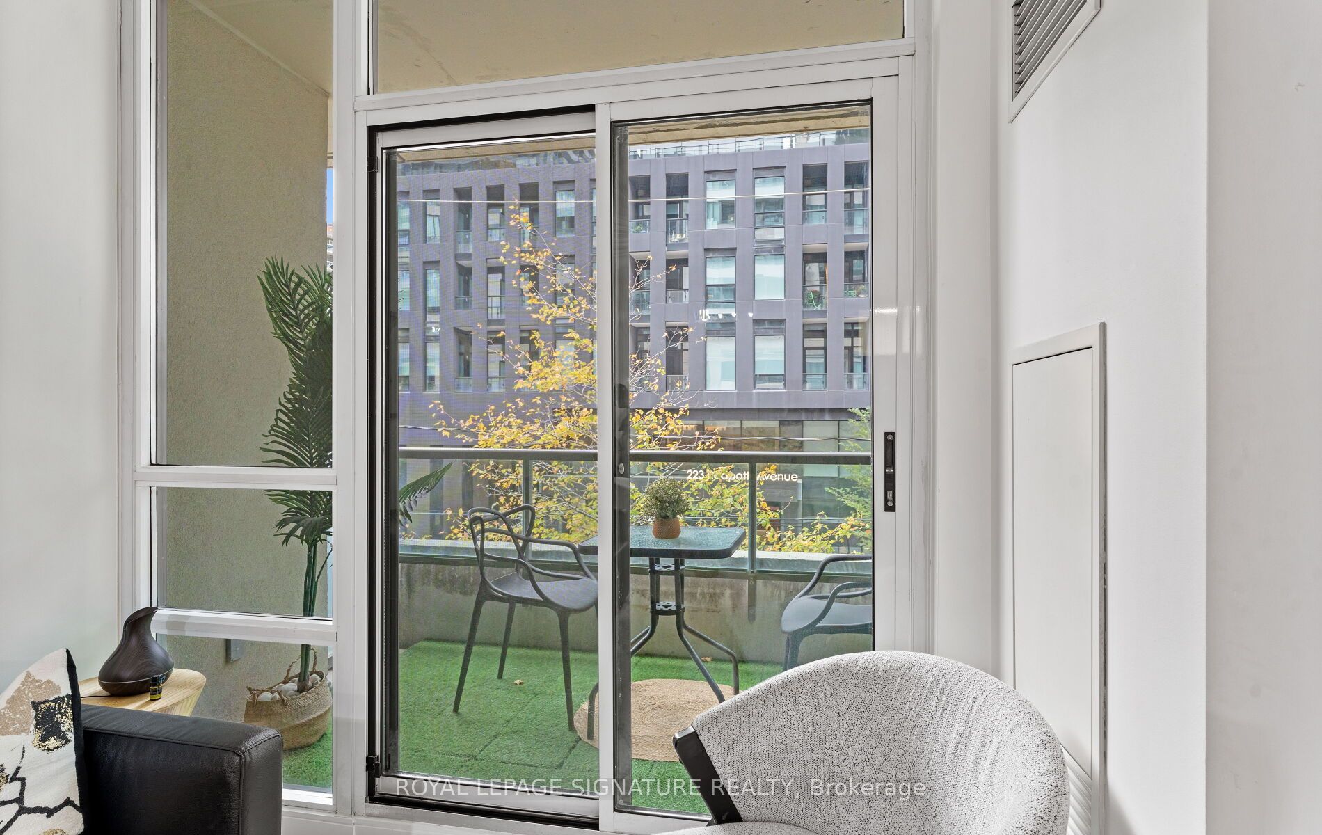 88 Broadway Avenue 206 Property Photo 11