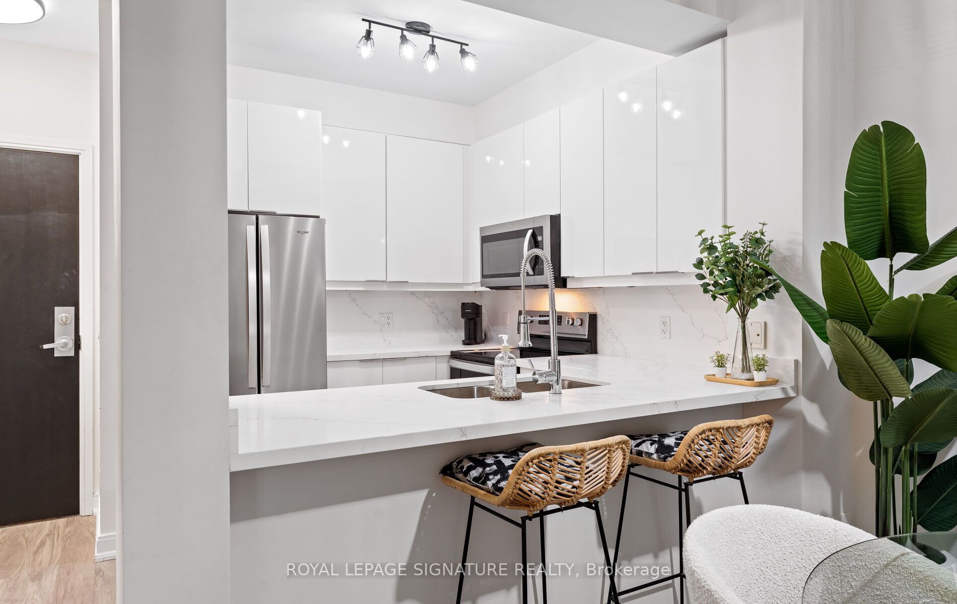 88 Broadway Avenue 206 Property Photo 16