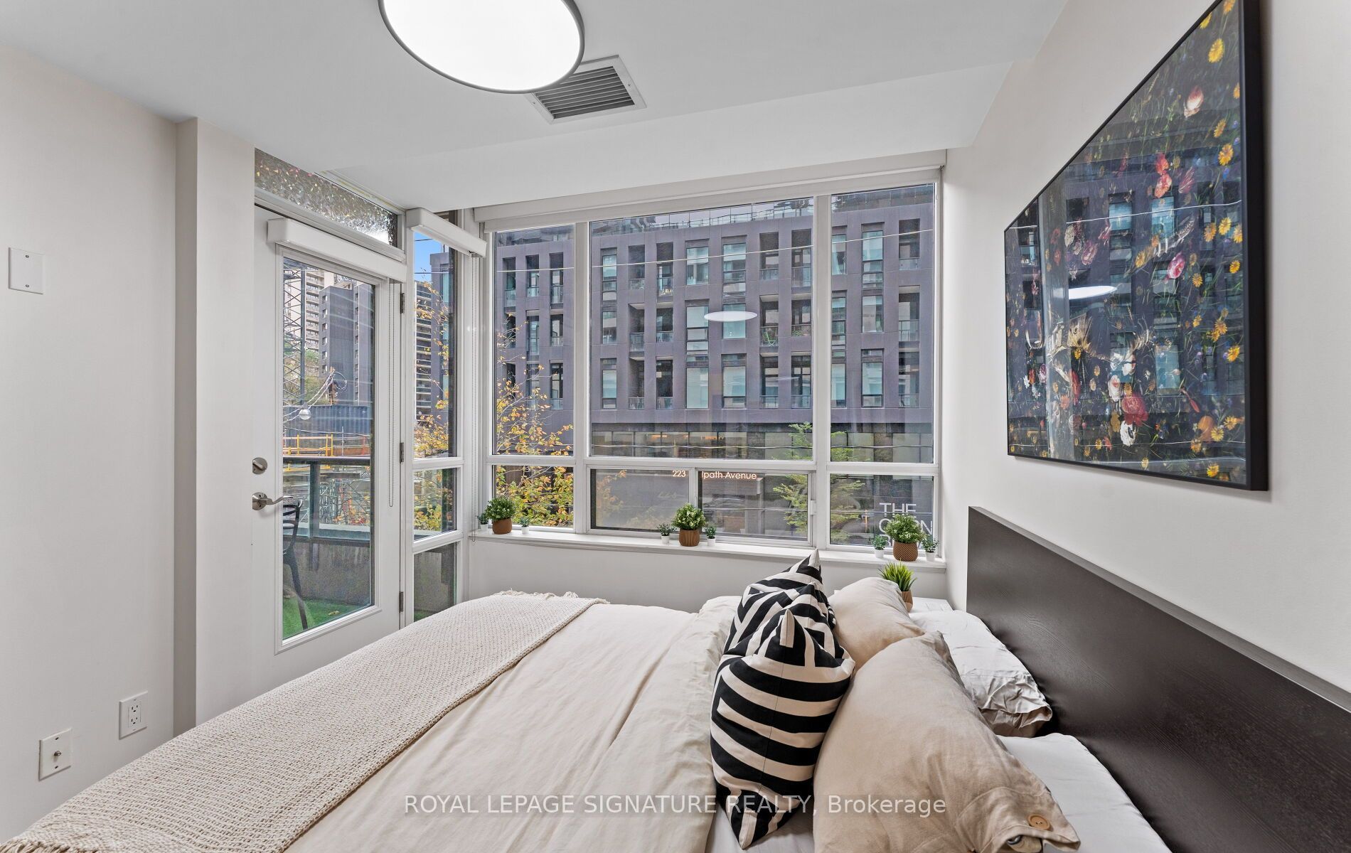 88 Broadway Avenue 206 Property Photo 24