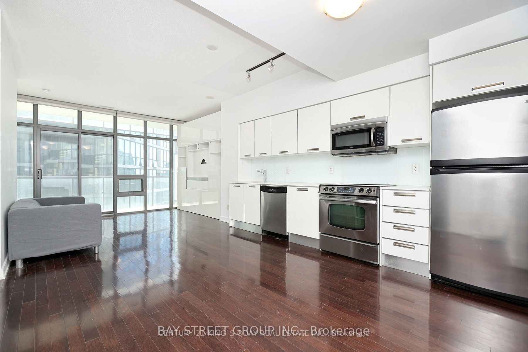 33 Charles Street E 1401 Property Photo 4
