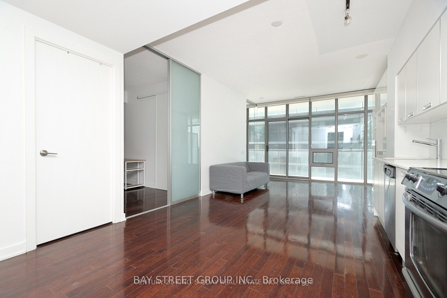 33 Charles Street E 1401 Property Photo 13