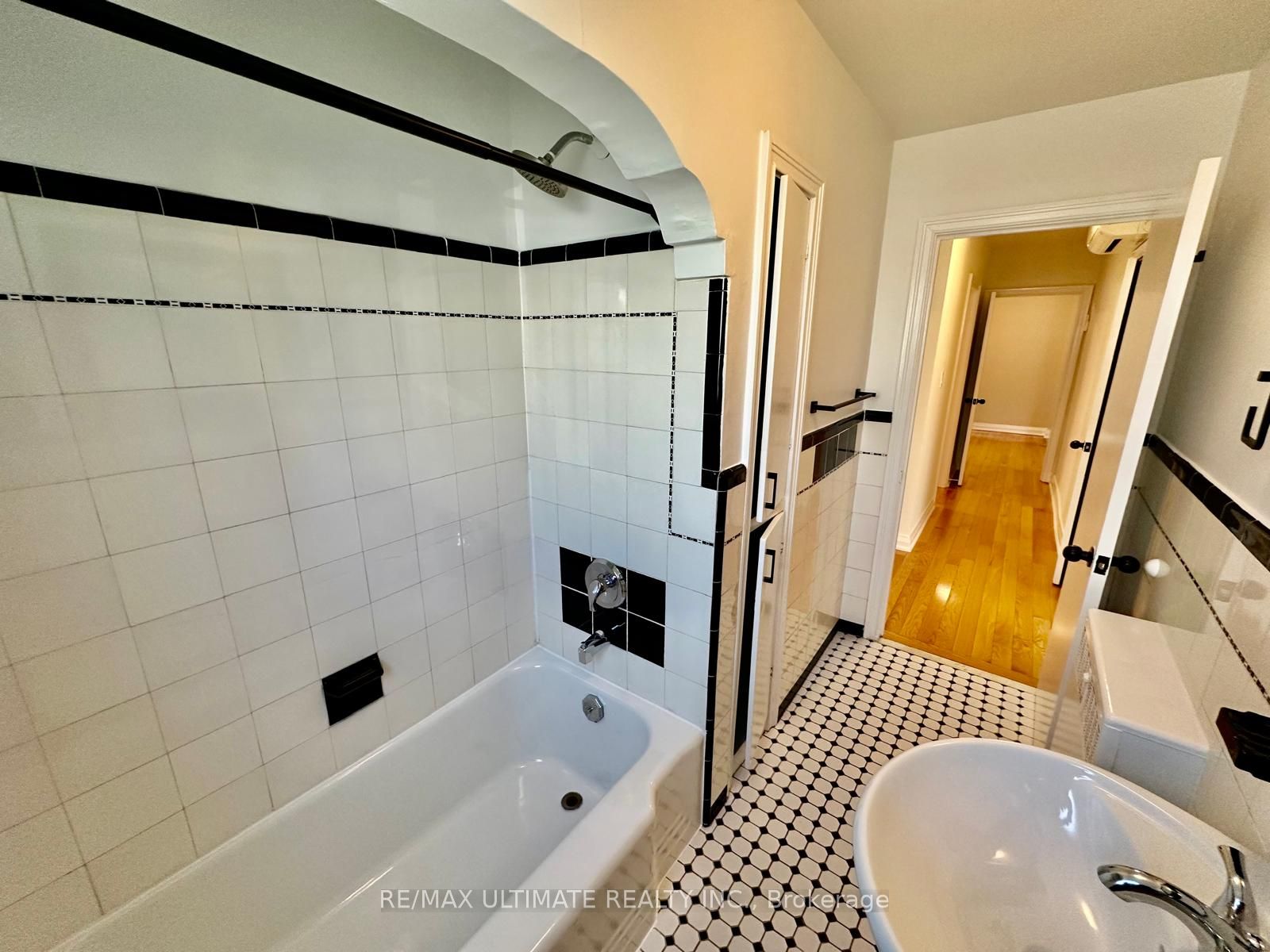 5 Warwick Avenue 3 Property Photo 15
