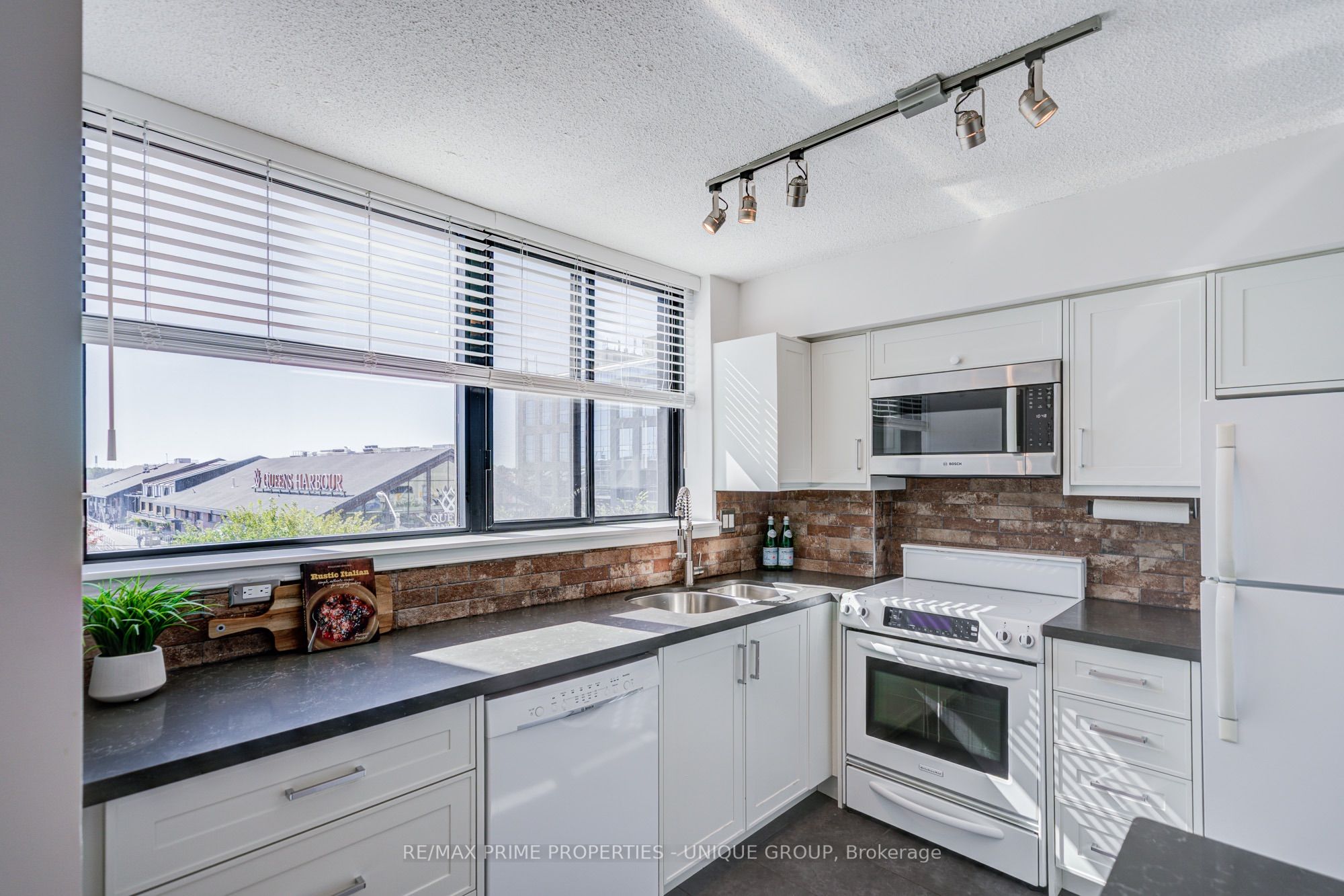 250 Queens Quay W 301 Property Photo 19