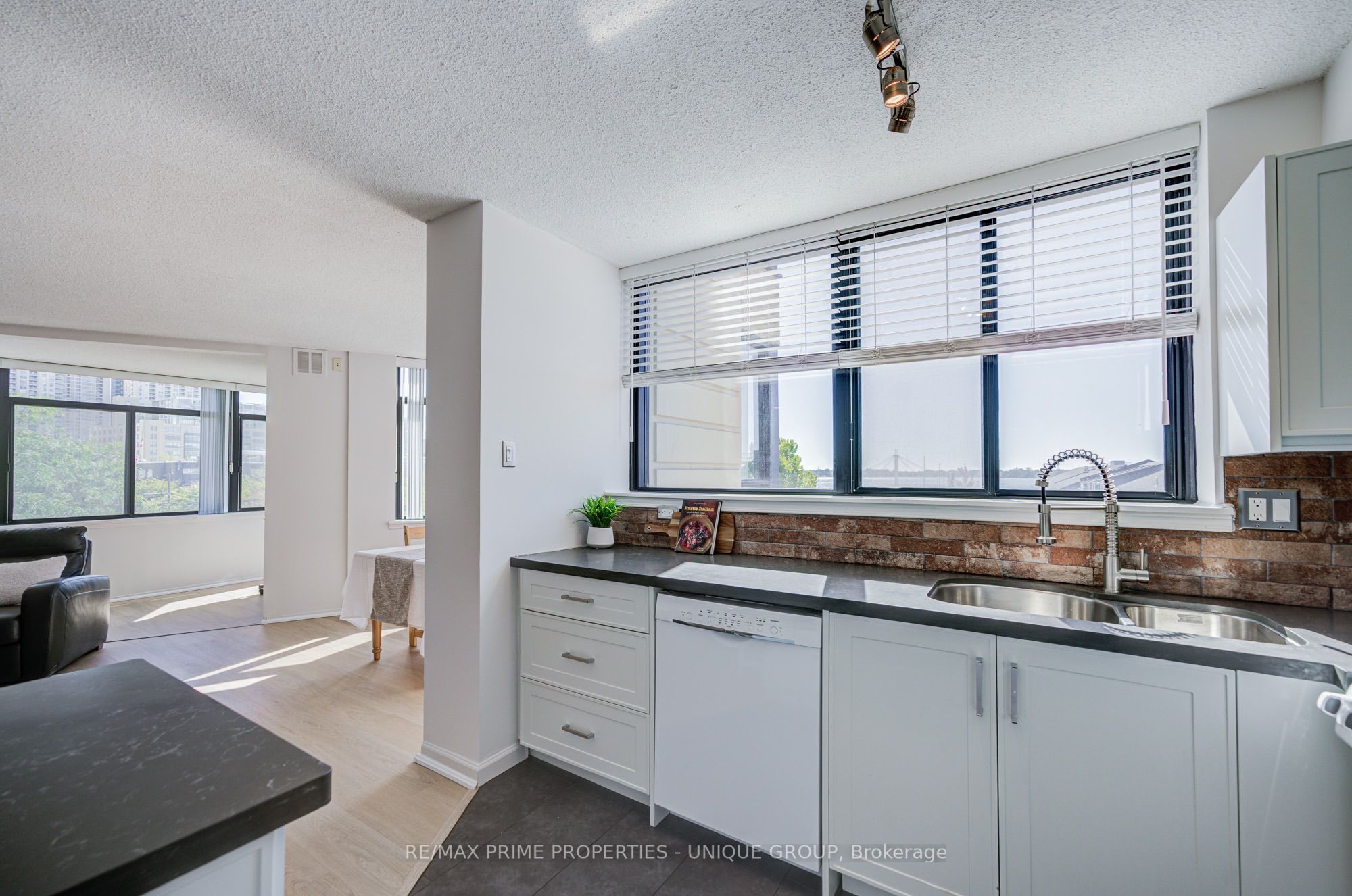 250 Queens Quay W 301 Property Photo 21