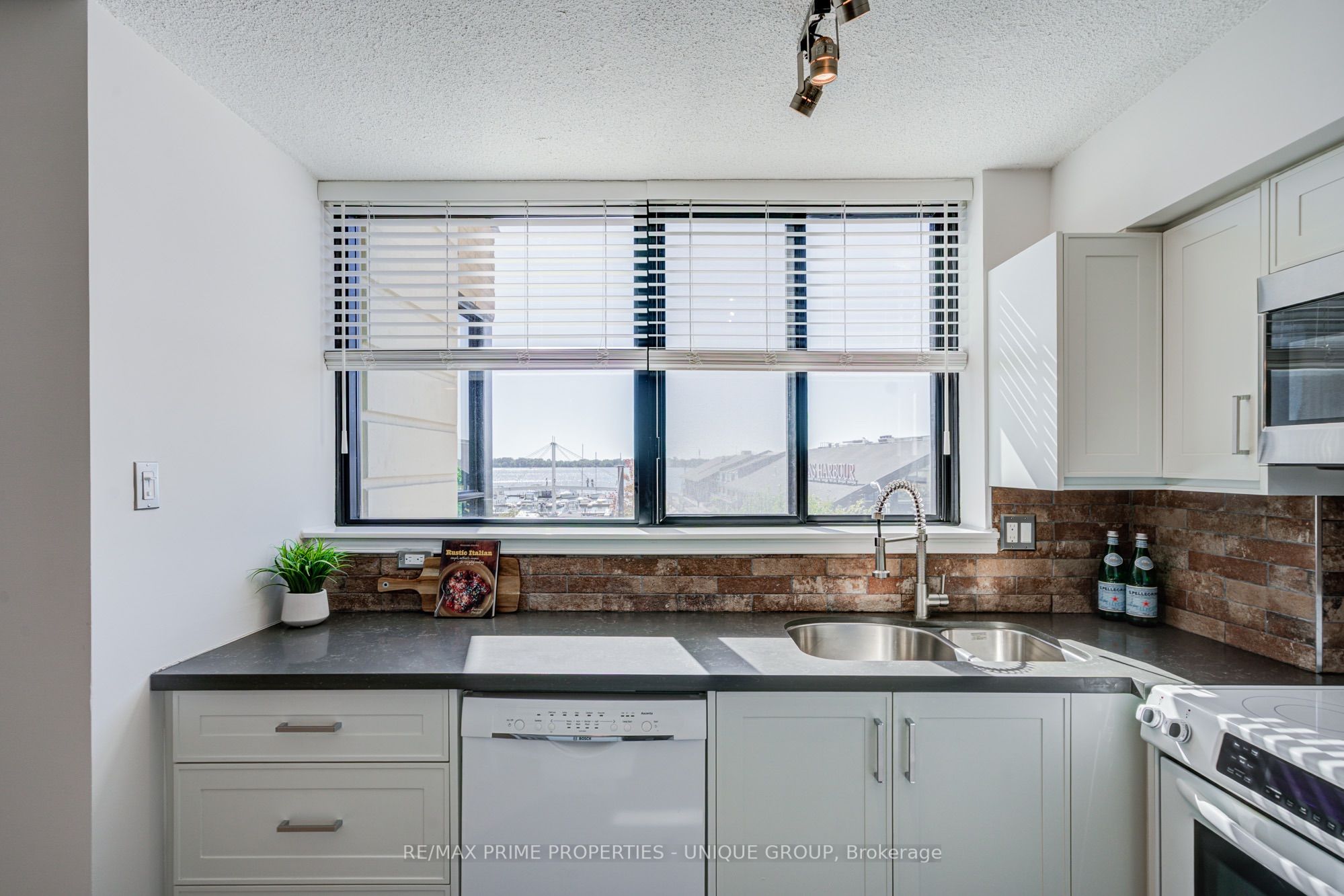 250 Queens Quay W 301 Property Photo 22