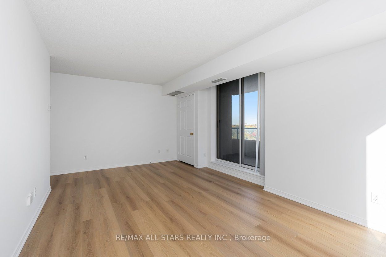 18 Hillcrest Avenue 1505 Property Photo 6