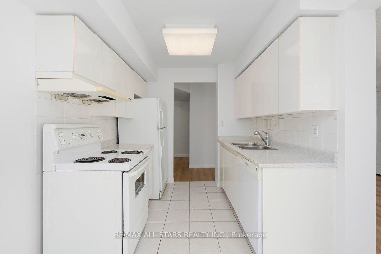 18 Hillcrest Avenue 1505 Property Photo 12