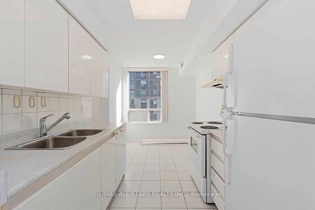 18 Hillcrest Avenue 1505 Property Photo 14