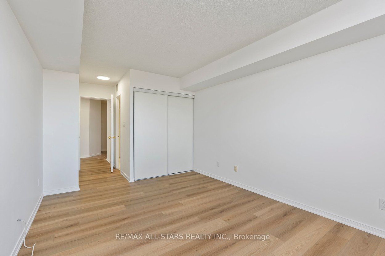 18 Hillcrest Avenue 1505 Property Photo 20