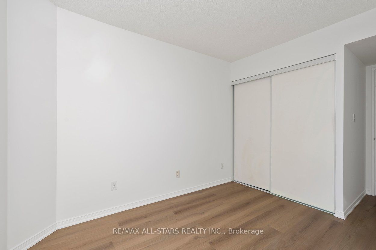18 Hillcrest Avenue 1505 Property Photo 25