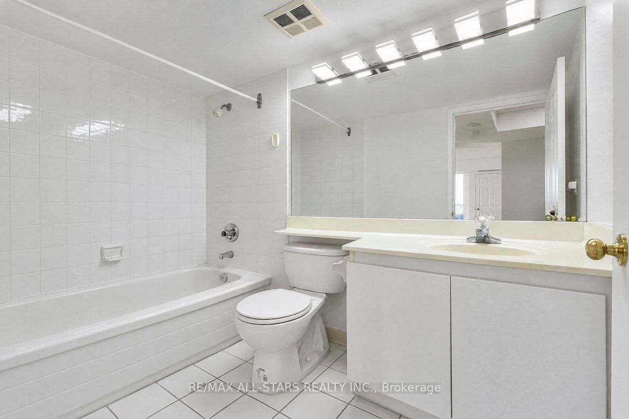 18 Hillcrest Avenue 1505 Property Photo 26