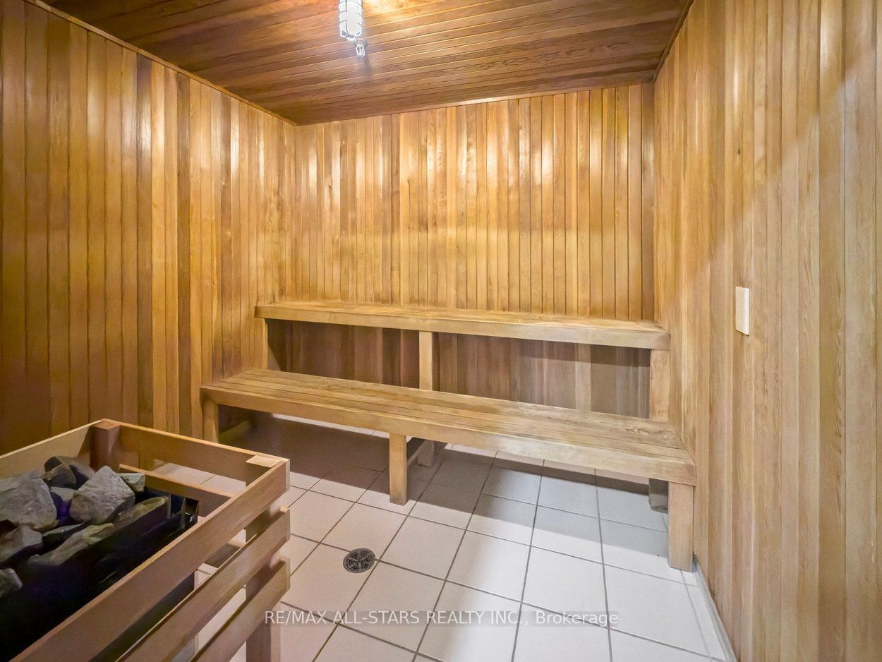 18 Hillcrest Avenue 1505 Property Photo 38