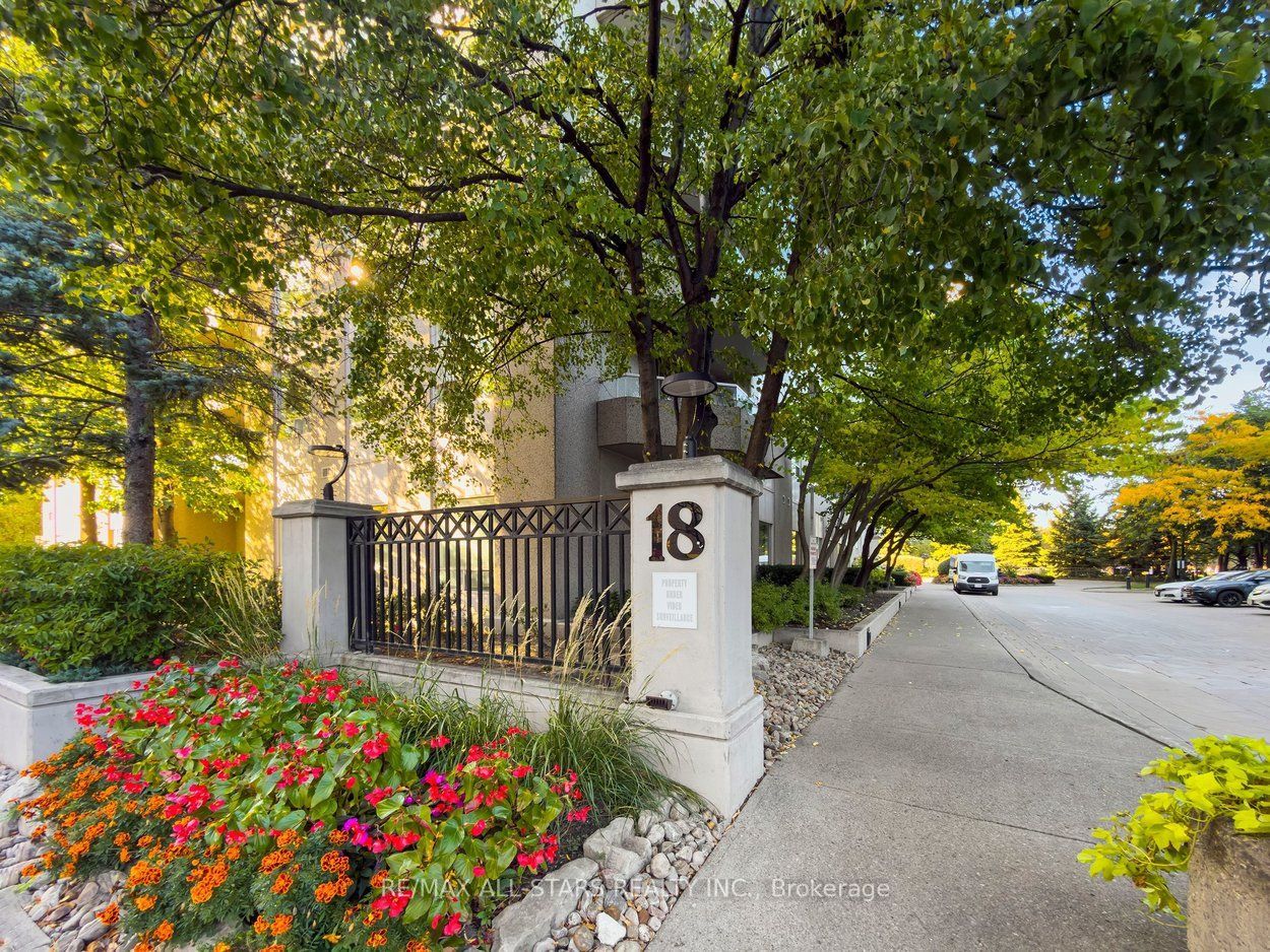 18 Hillcrest Avenue 1505 Property Photo 44