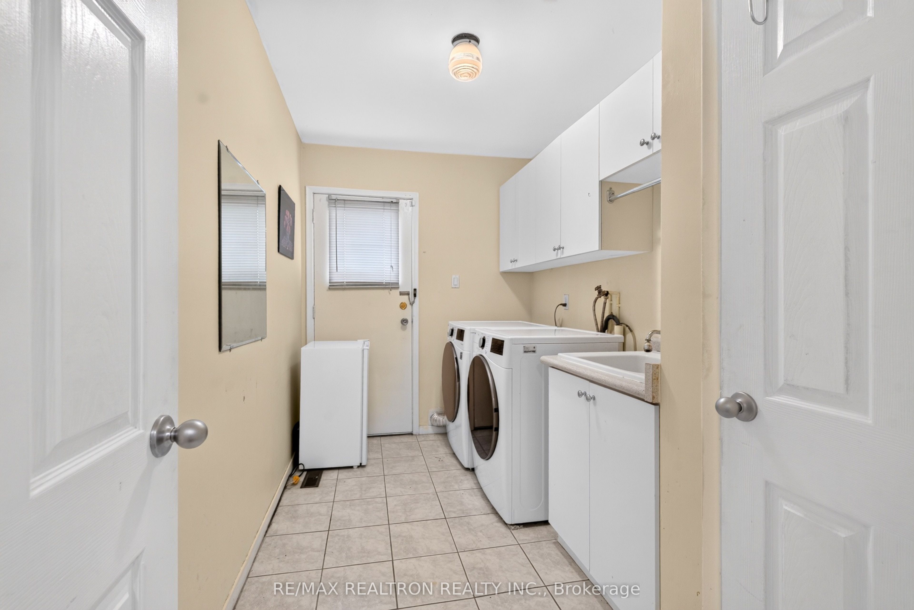 591 Cummer Avenue Property Photo 20