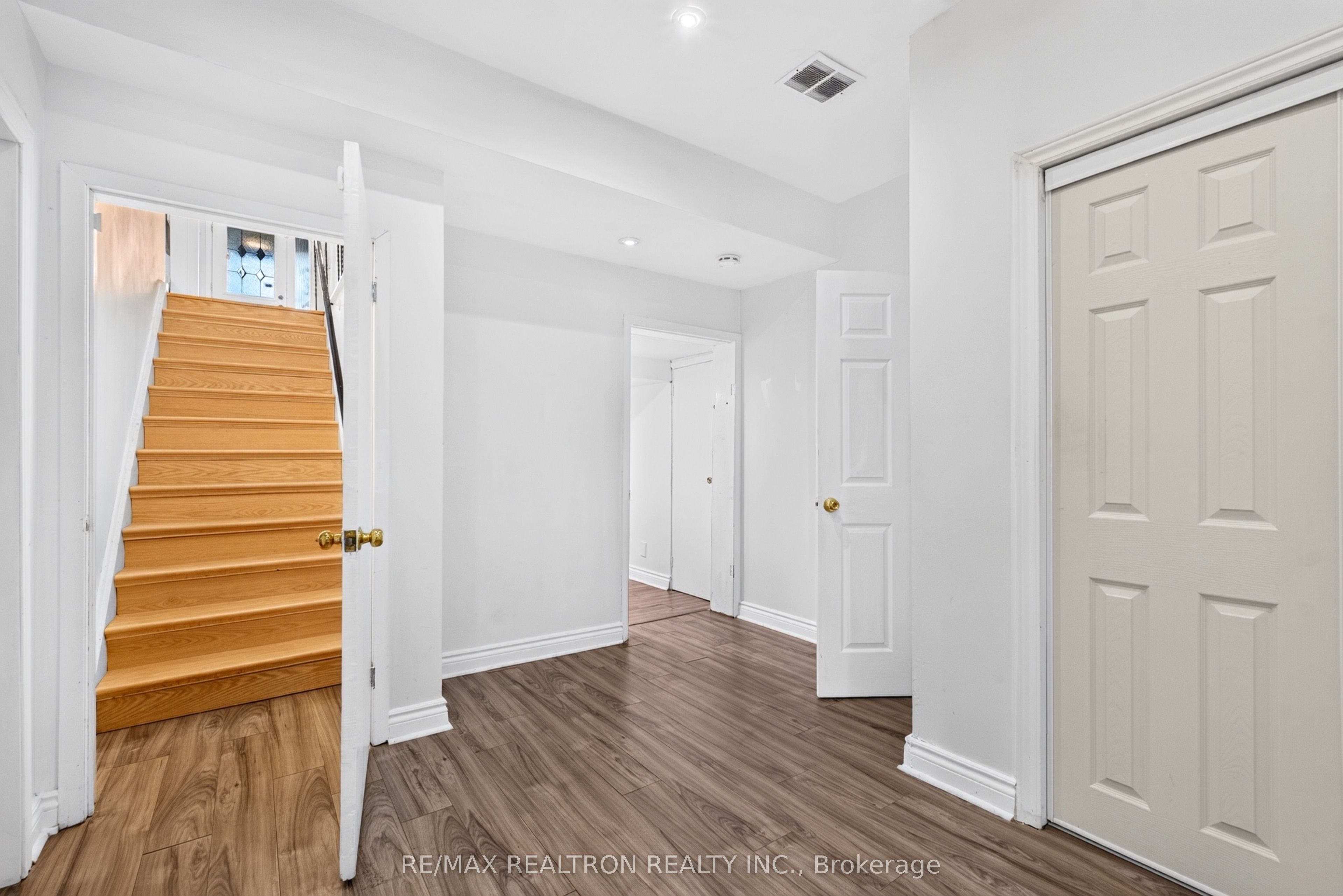 591 Cummer Avenue Property Photo 21