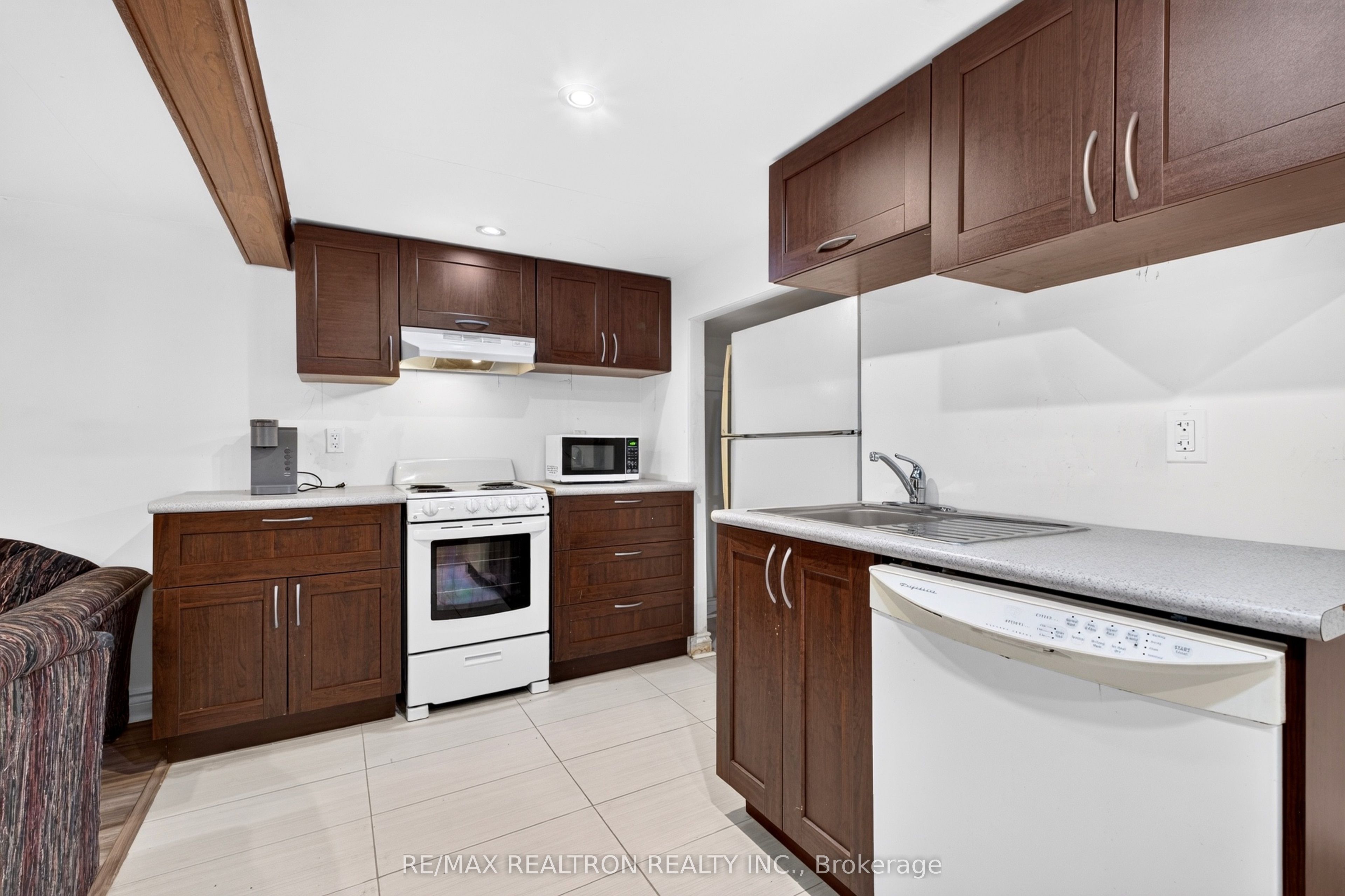591 Cummer Avenue Property Photo 23