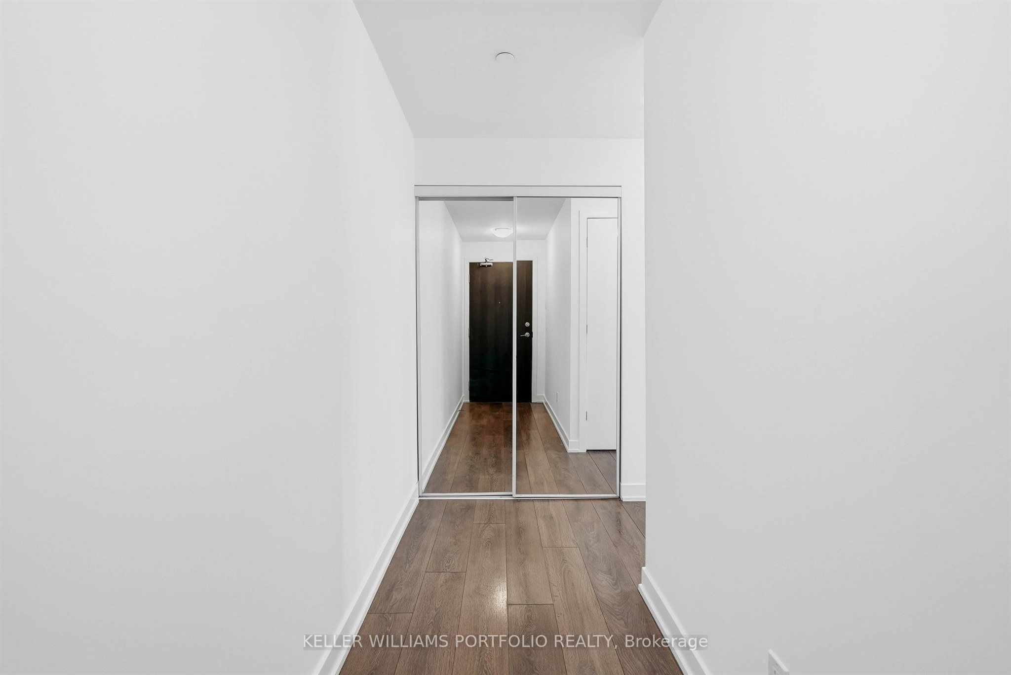 50 Bruyeres Mews 1009 Property Photo 3