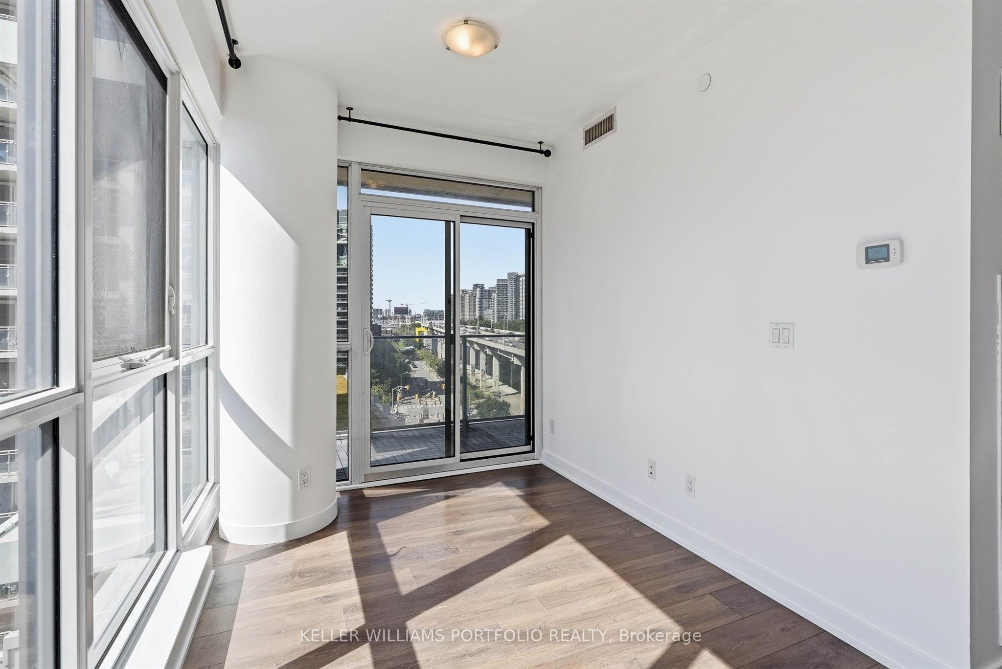 50 Bruyeres Mews 1009 Property Photo 11