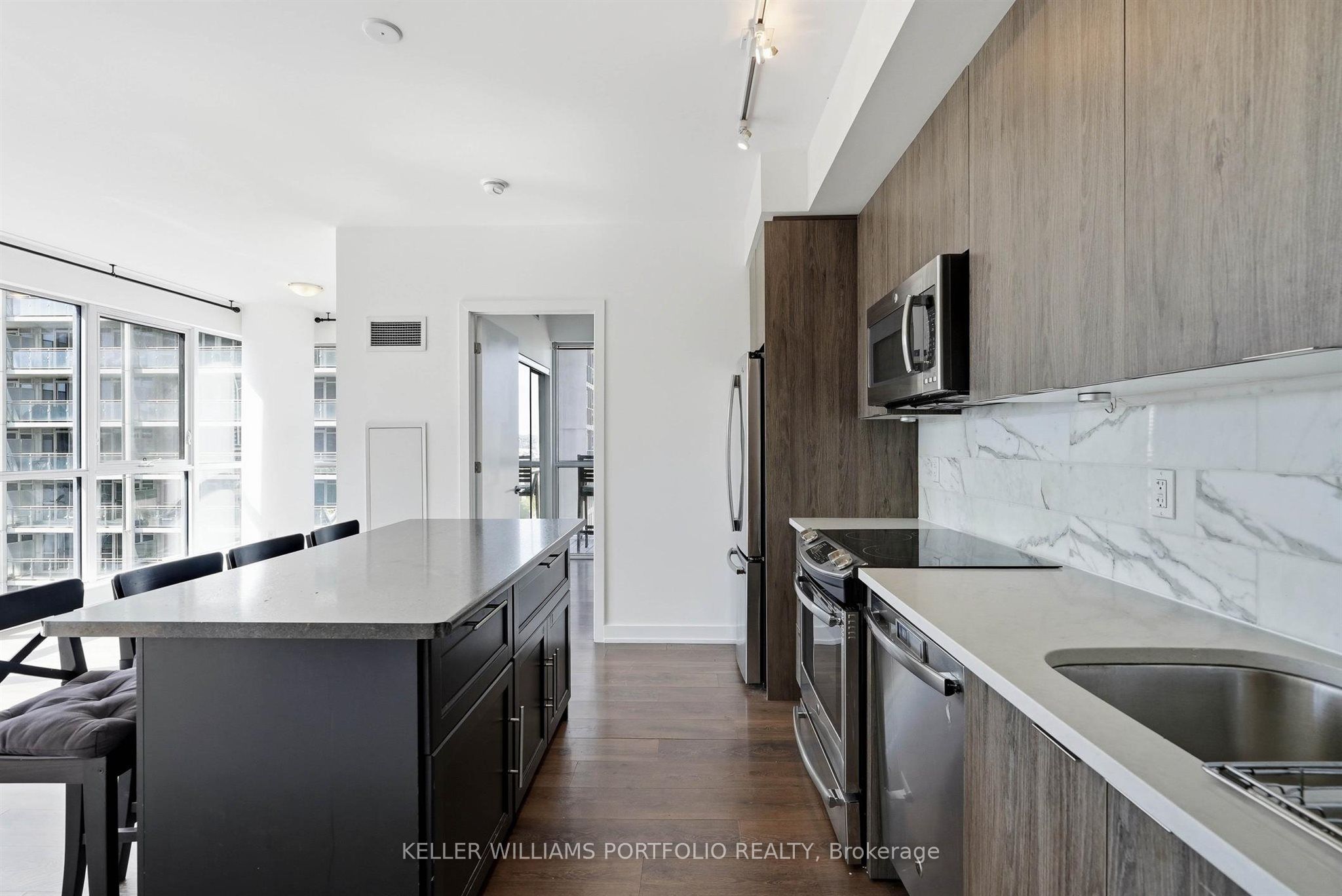 50 Bruyeres Mews 1009 Property Photo 17